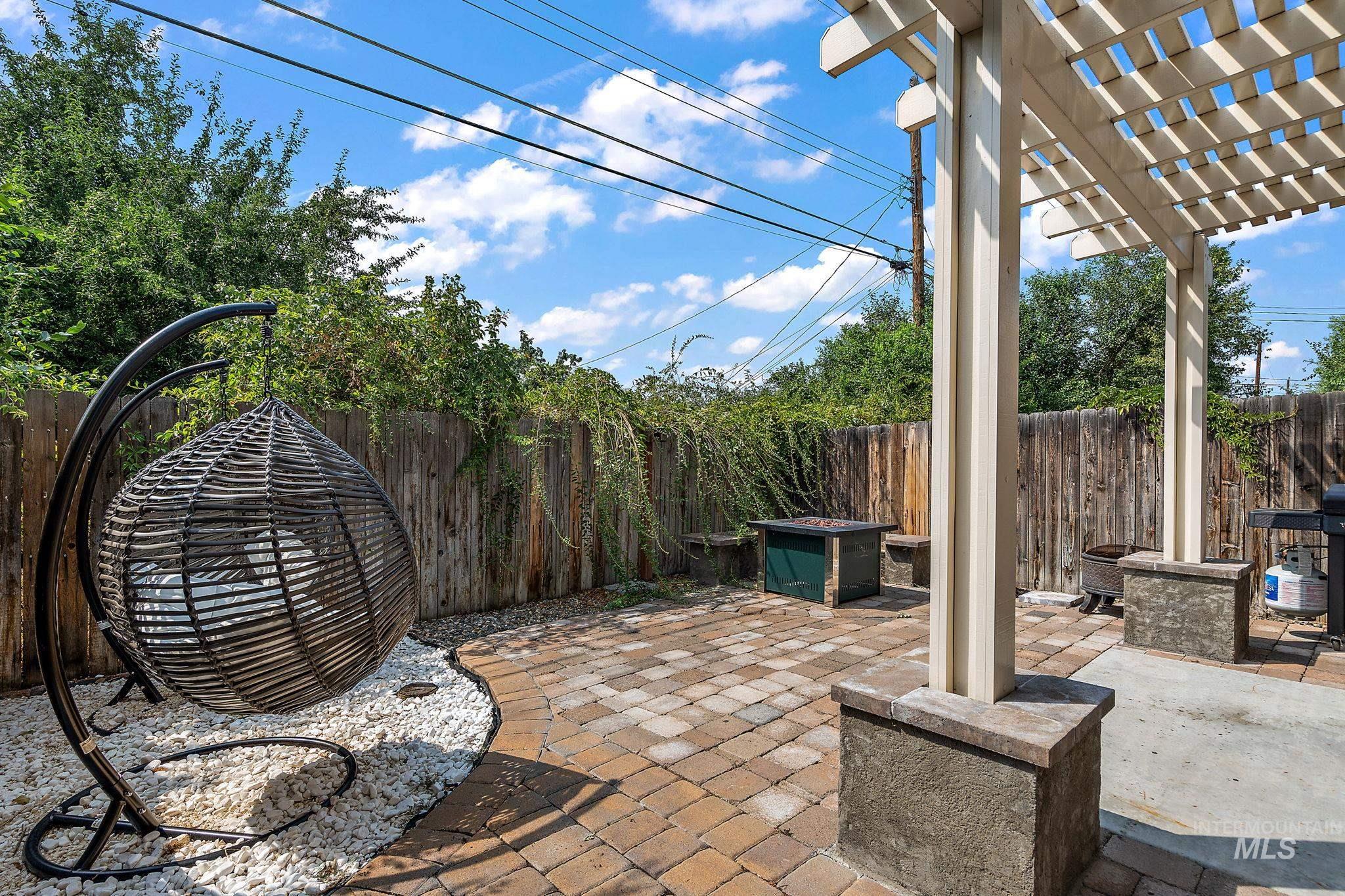 1041 Clithero Property Photo 20