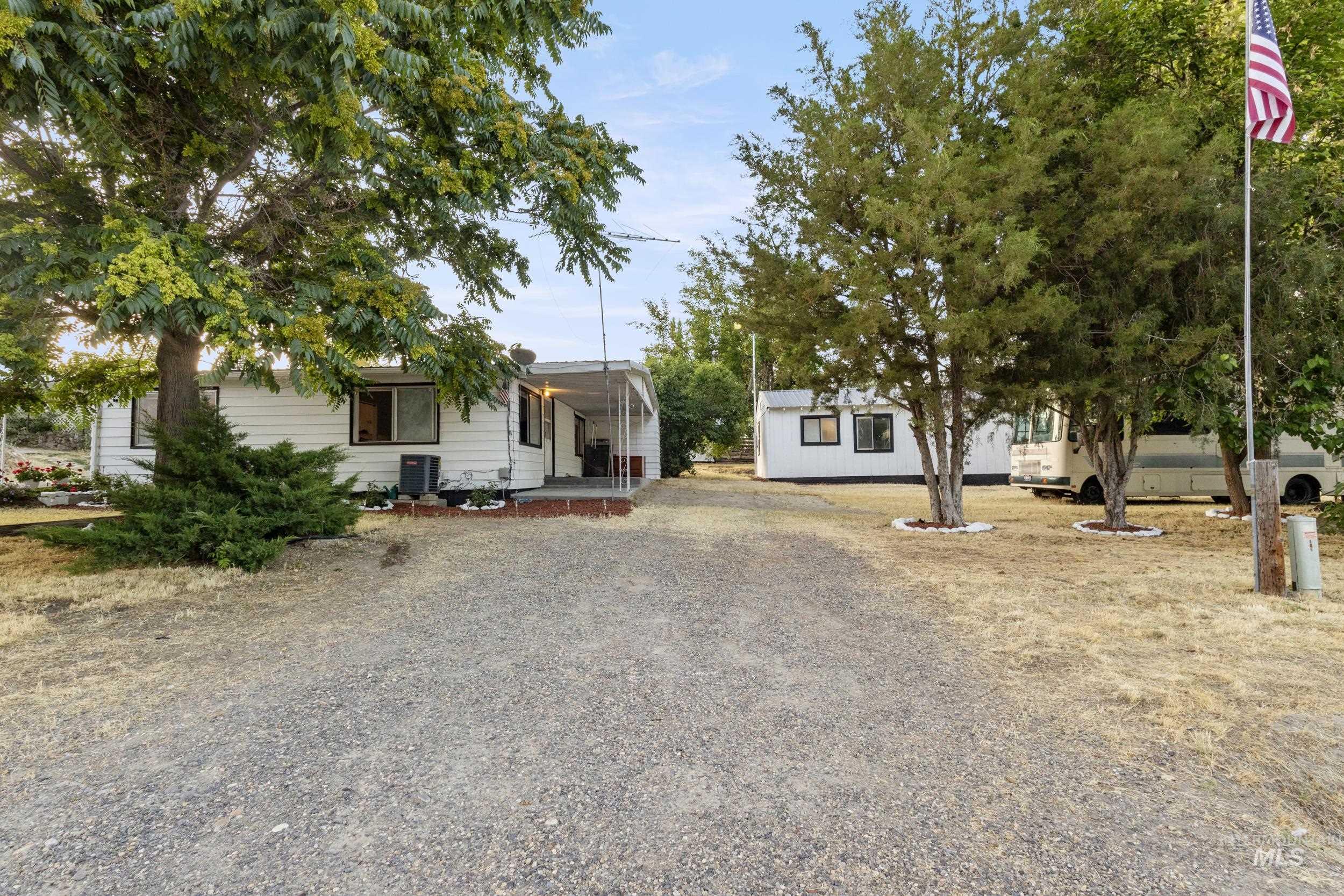 405 Main Street Property Photo 1