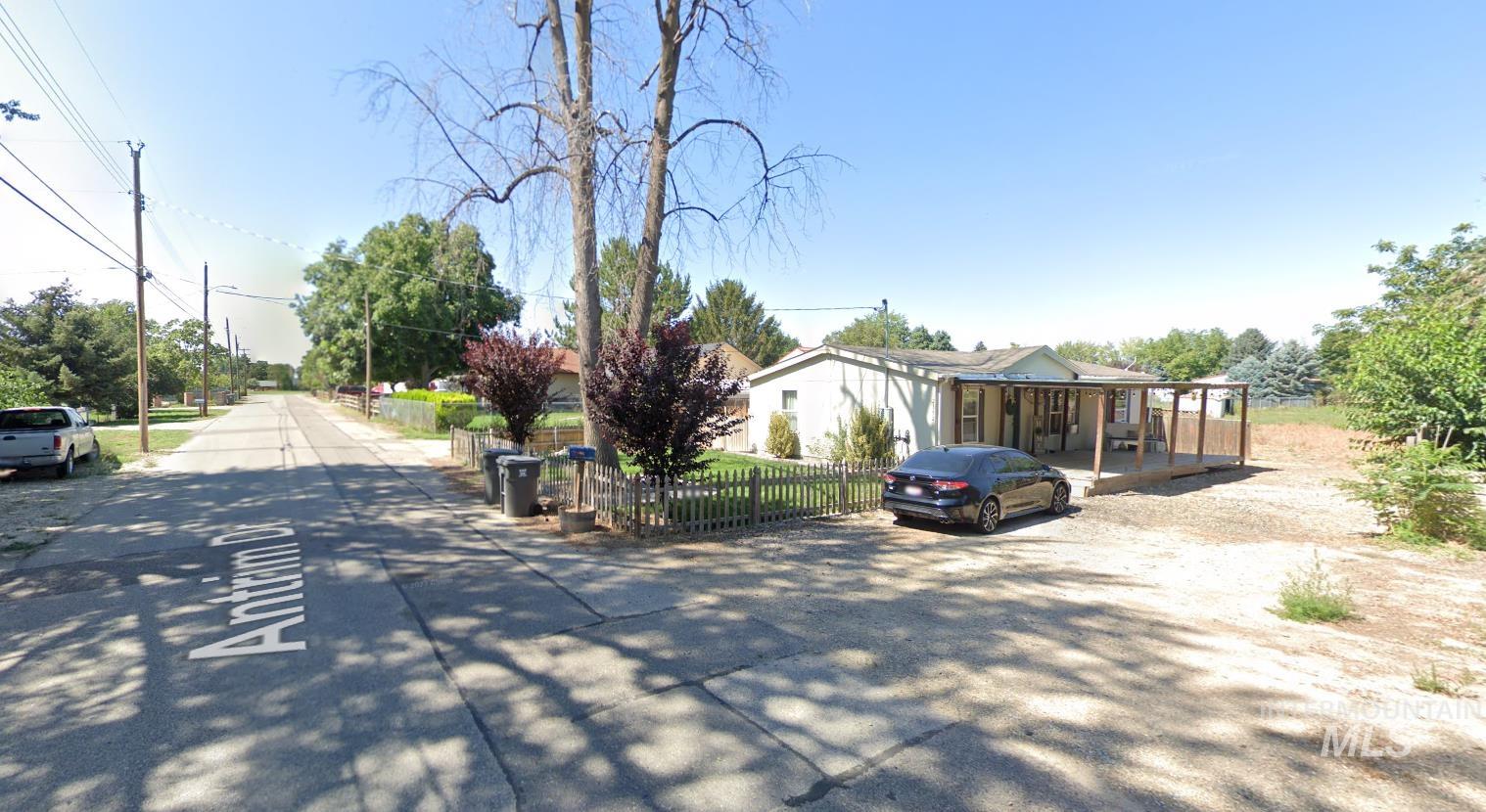 21272 W Antrim Dr