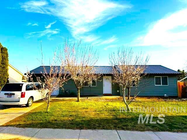 737 18th Ave E Property Photo 1