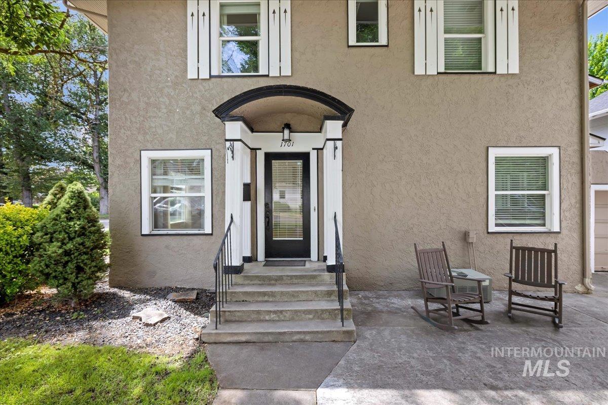 1701 W Resseguie St Property Photo 4