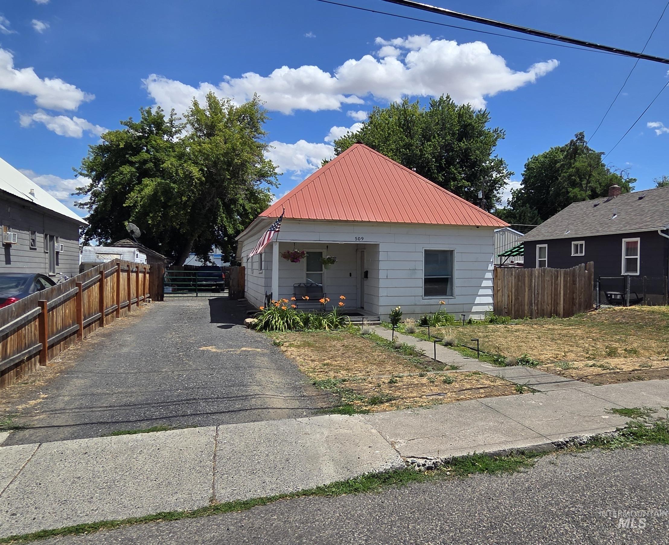 509 16th St Property Photo 1