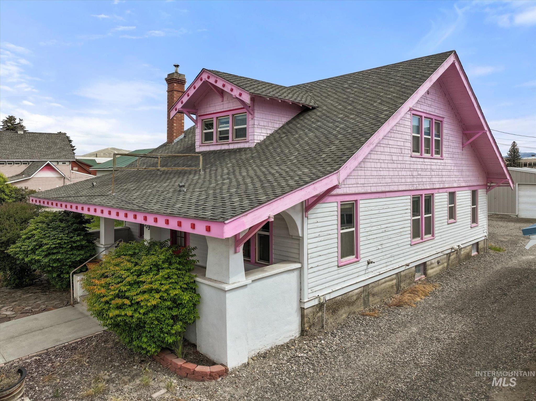 909 Main Street Property Photo 4