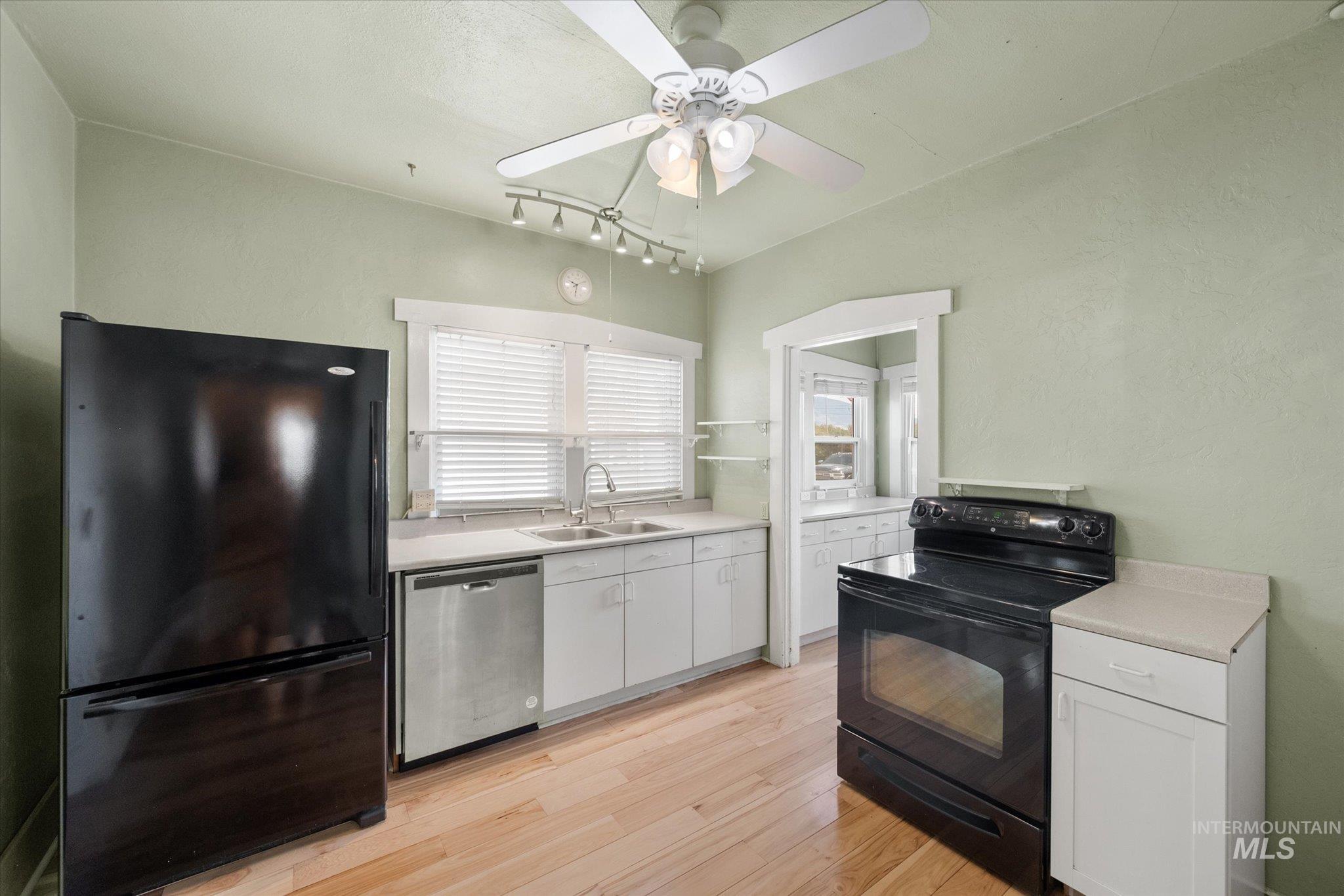 909 Main Street Property Photo 12