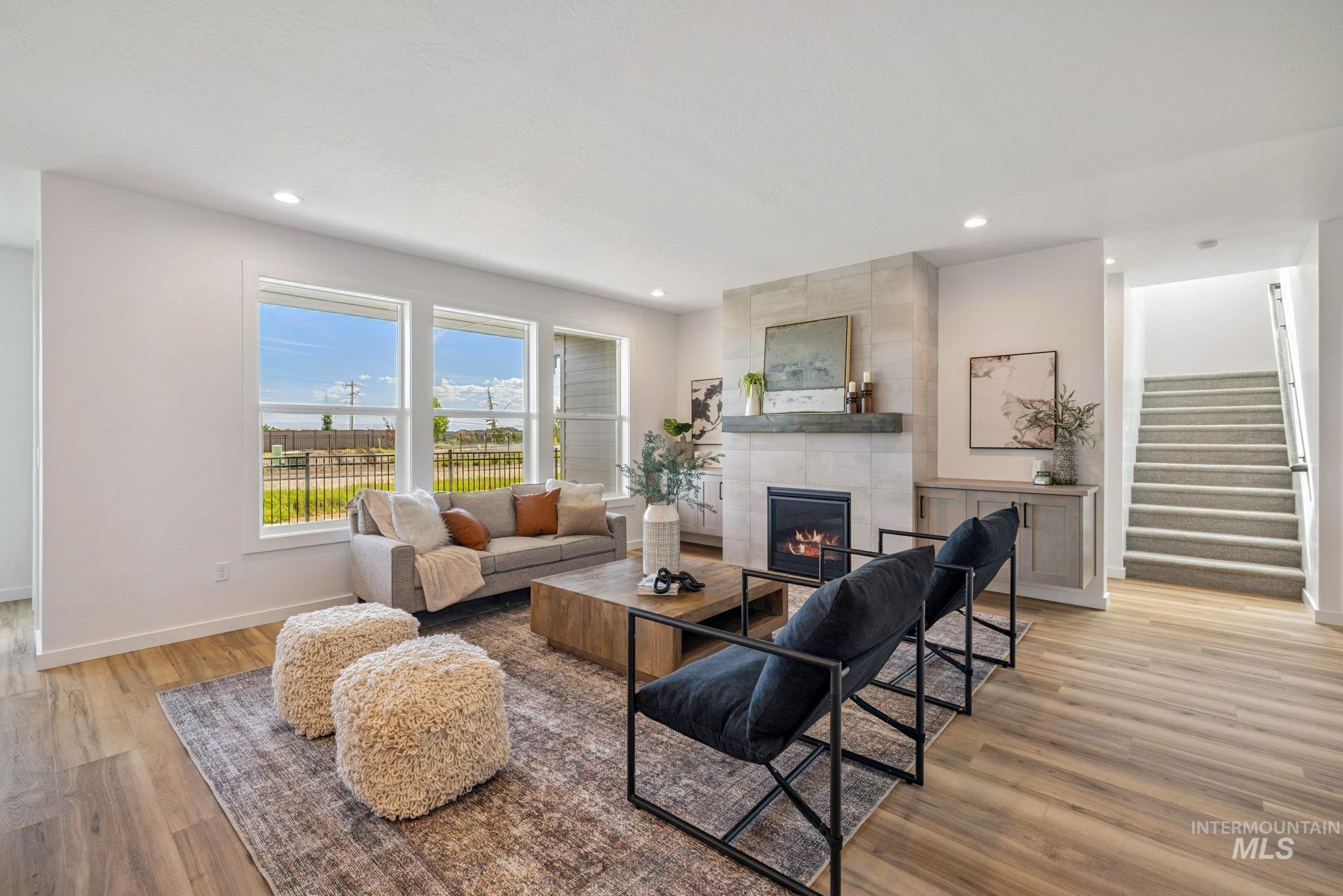 2309 E Valensole St. Property Photo 4
