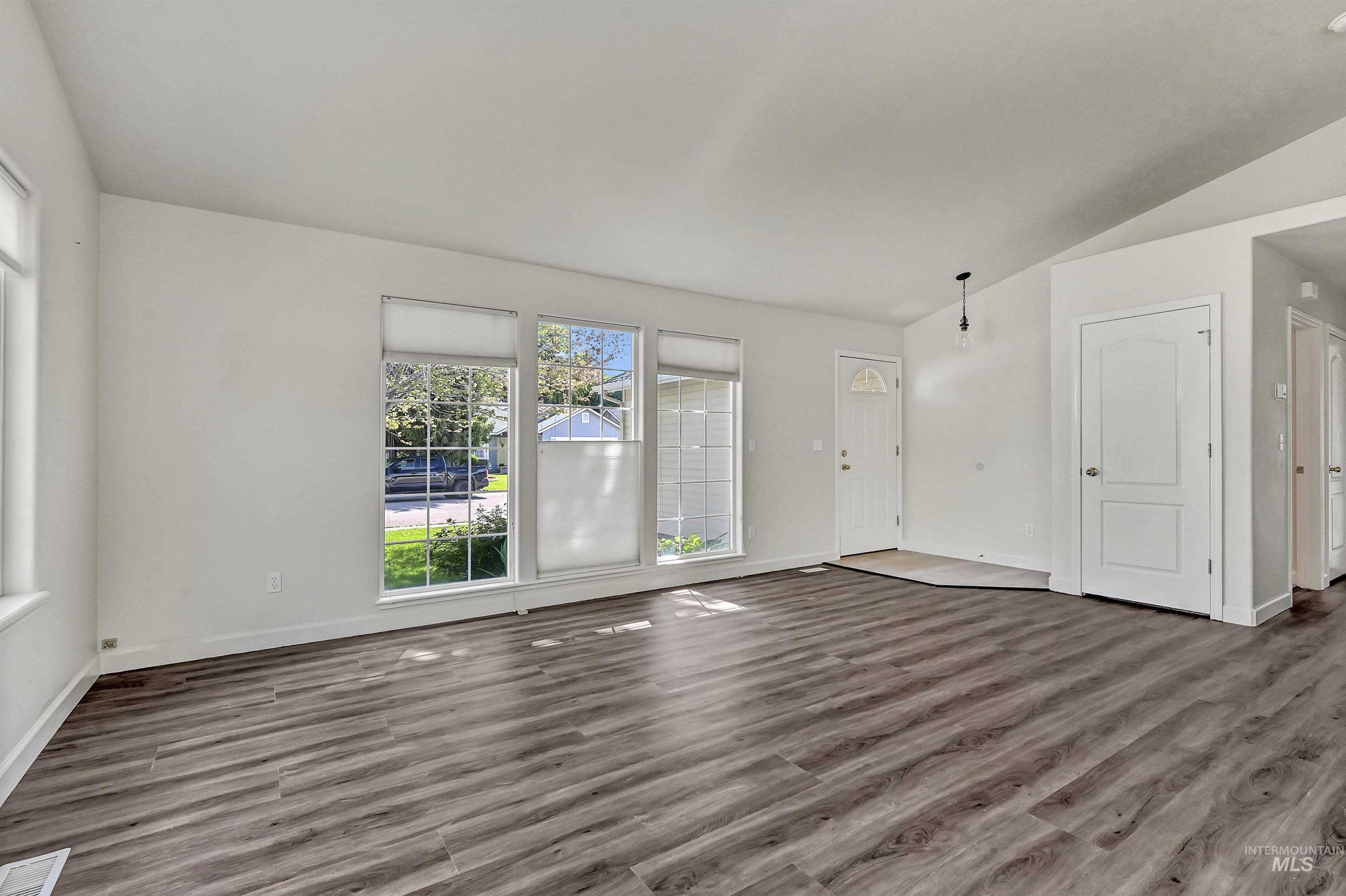4351 N Wellspring Avenue Property Photo 2