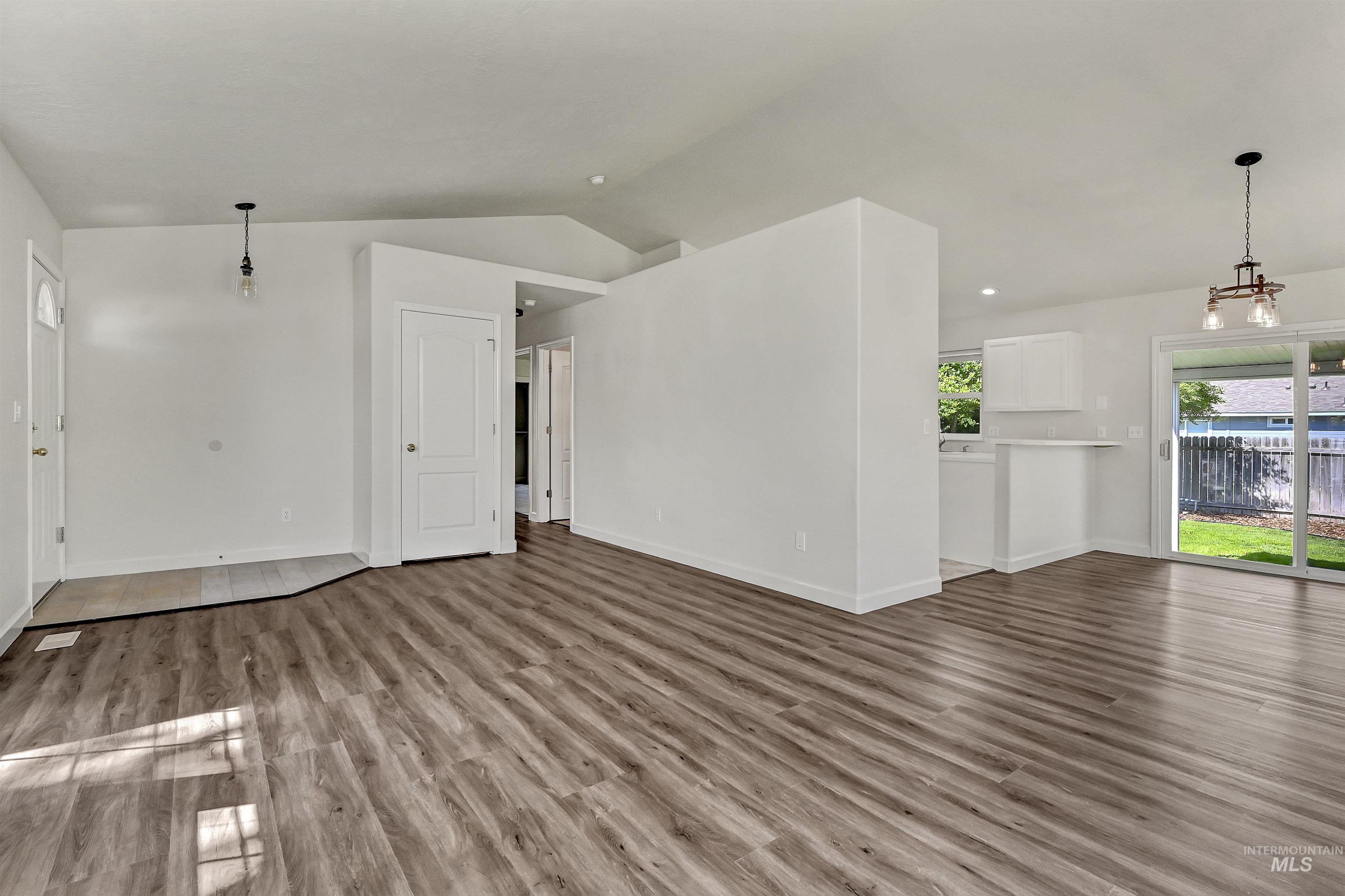 4351 N Wellspring Avenue Property Photo 3