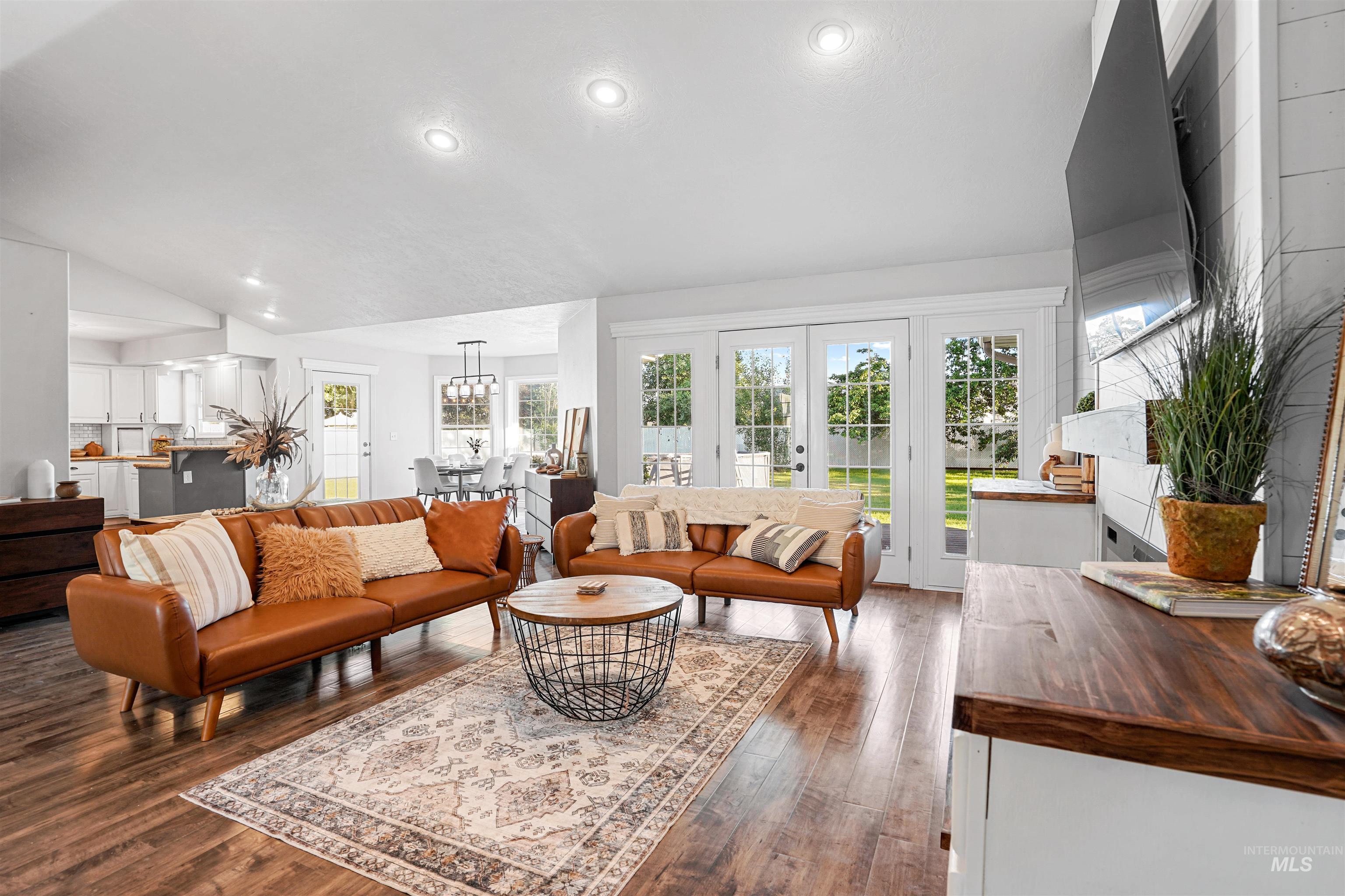 2447 Boardwalk Ct. Property Photo 2