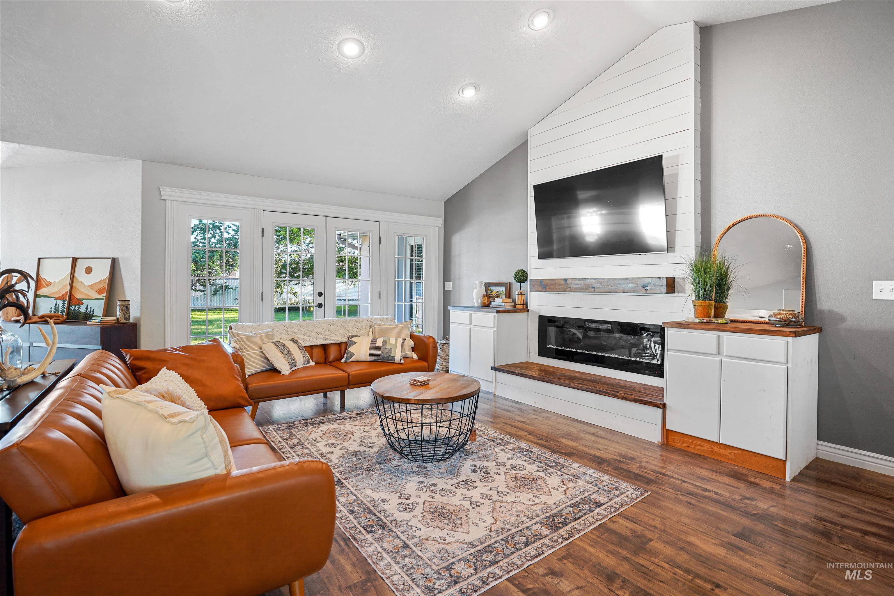 2447 Boardwalk Ct. Property Photo 3