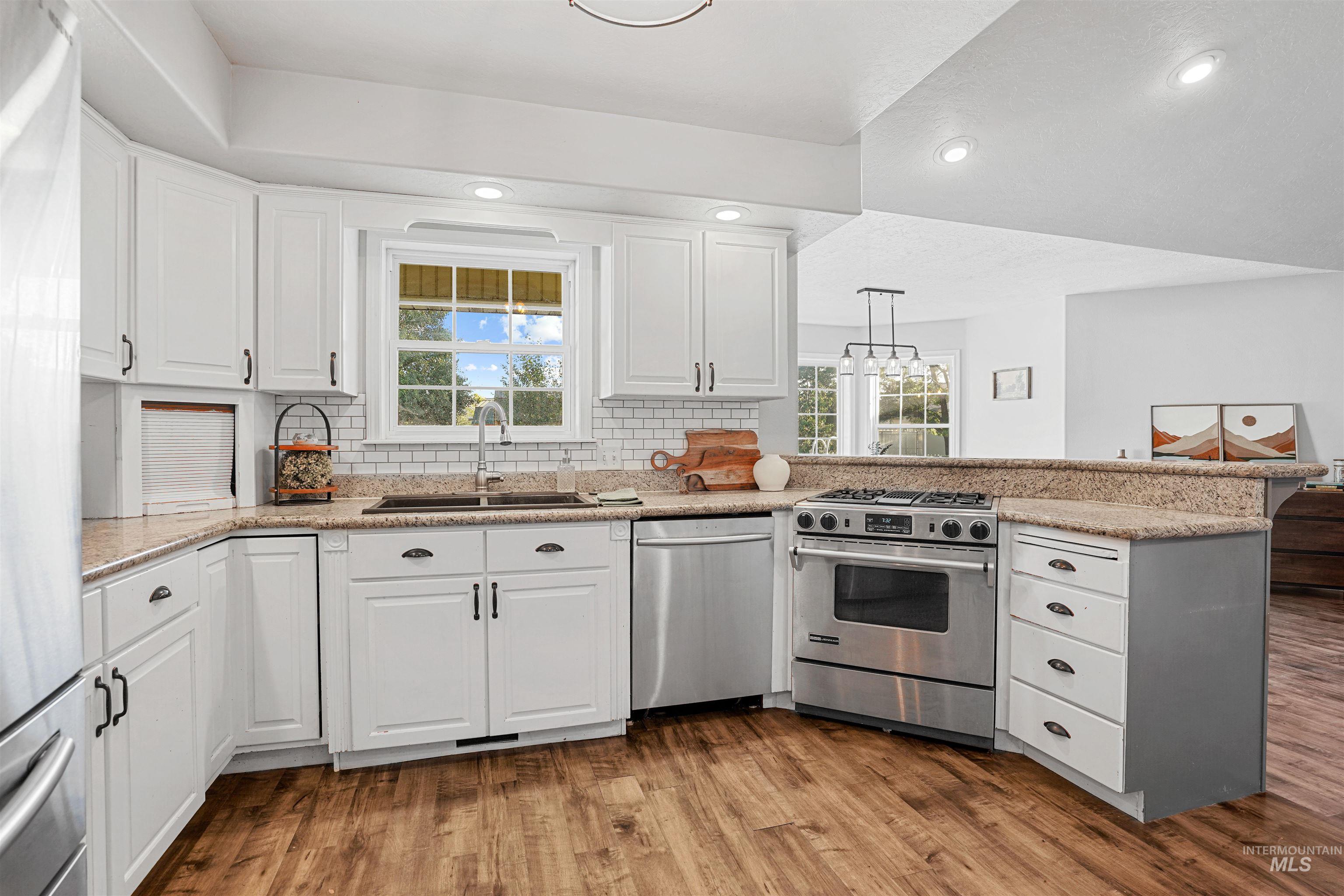 2447 Boardwalk Ct. Property Photo 6