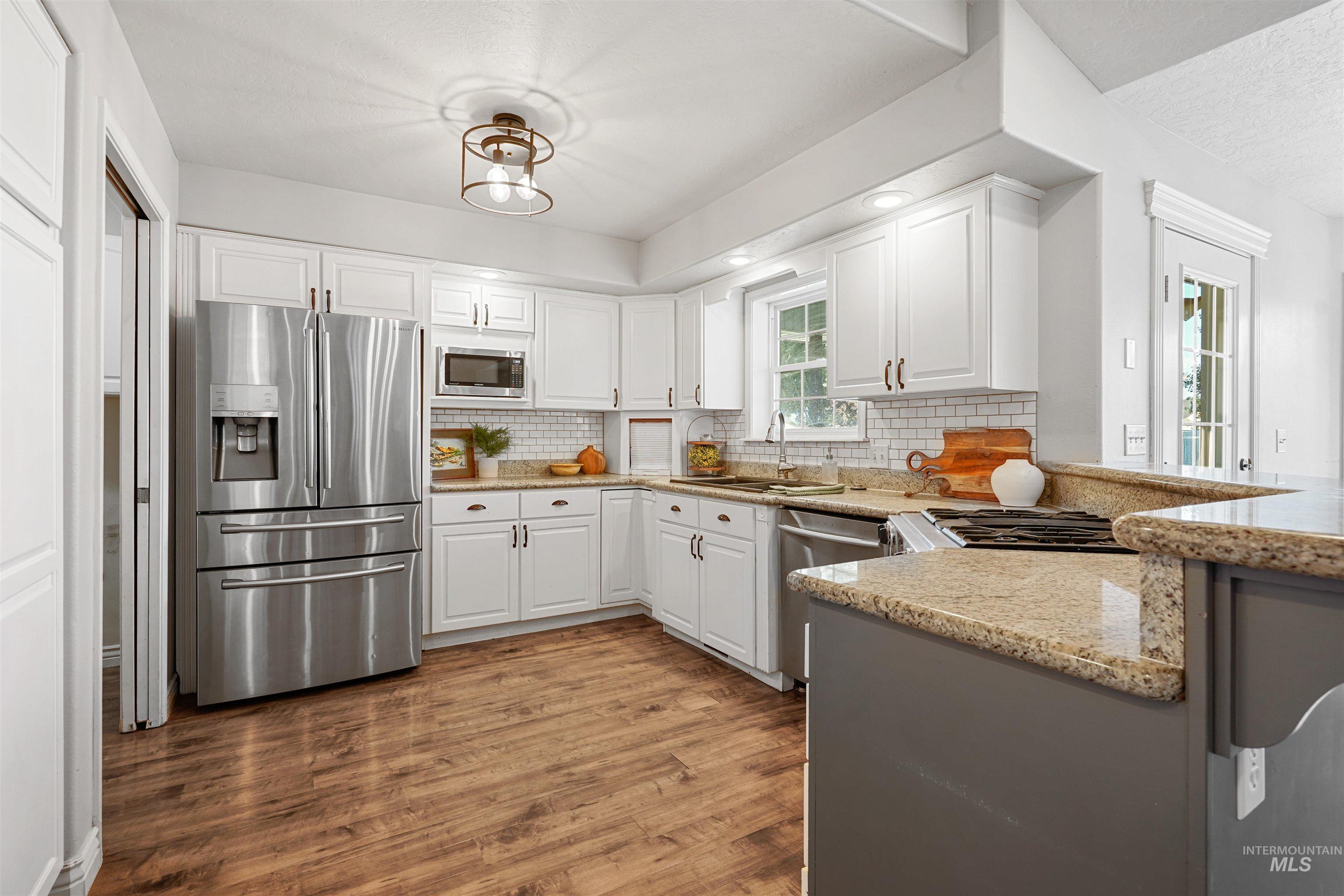 2447 Boardwalk Ct. Property Photo 7