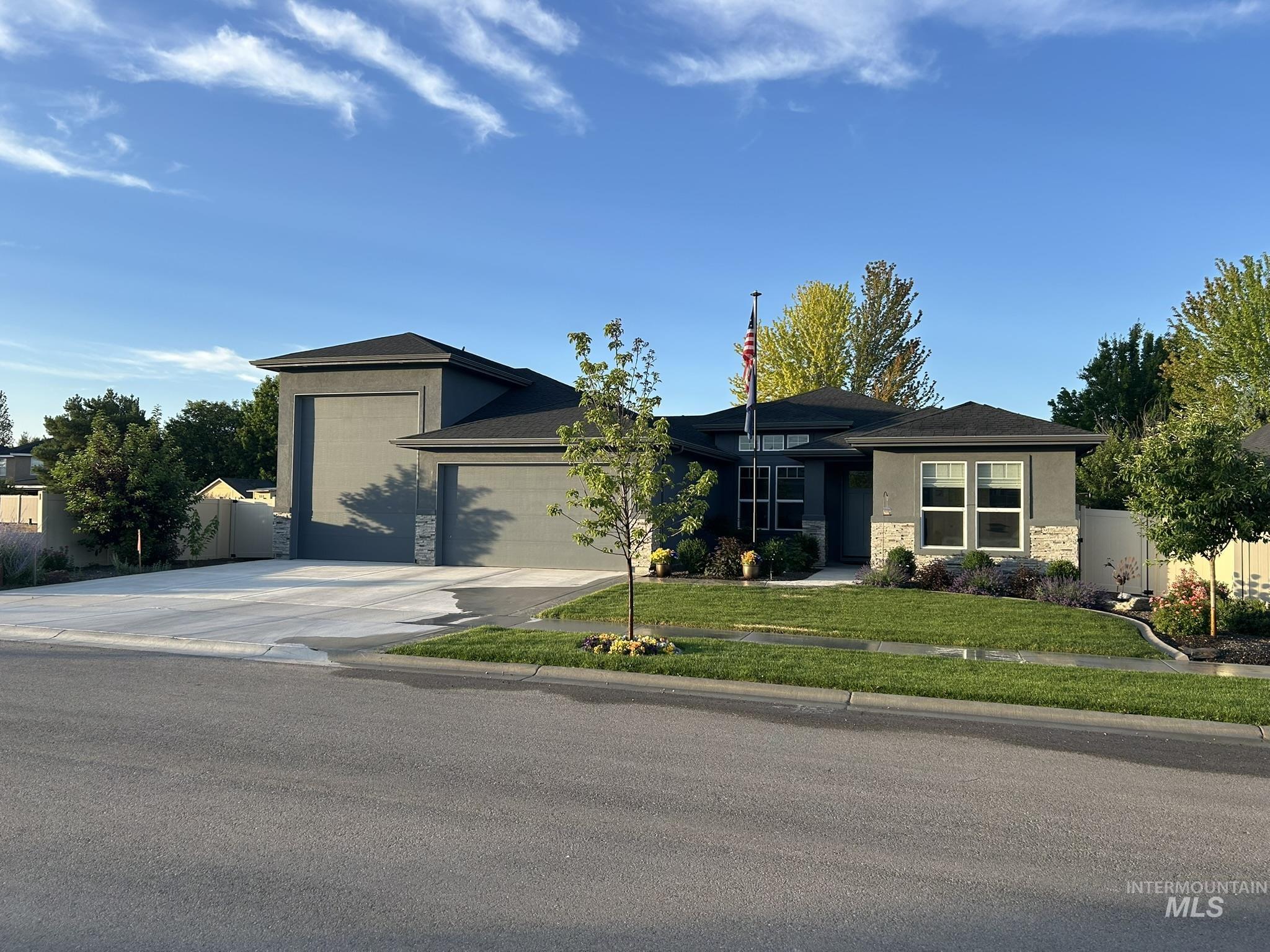 1127 E Territory St. Property Photo 1