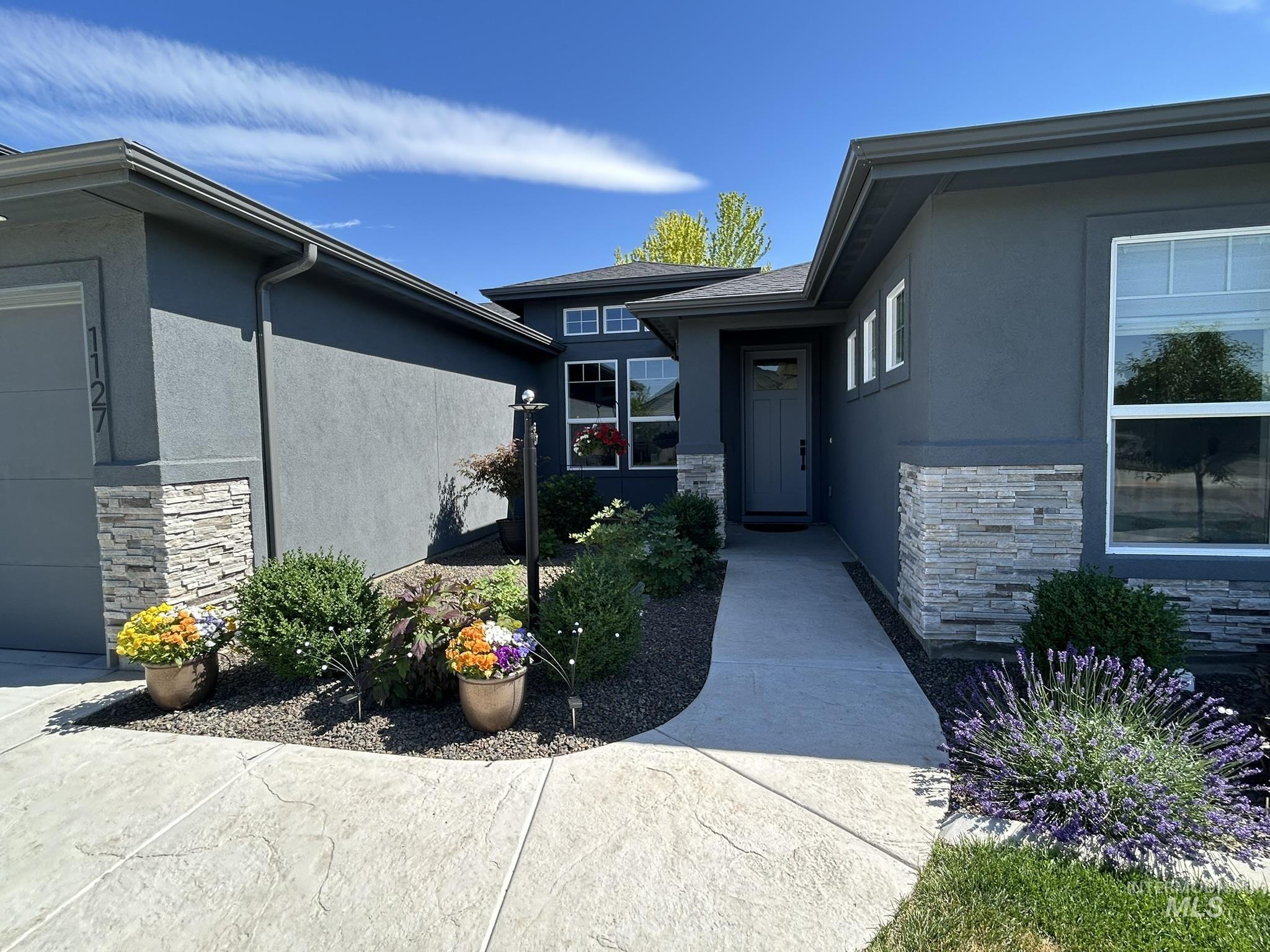 1127 E Territory St. Property Photo 3