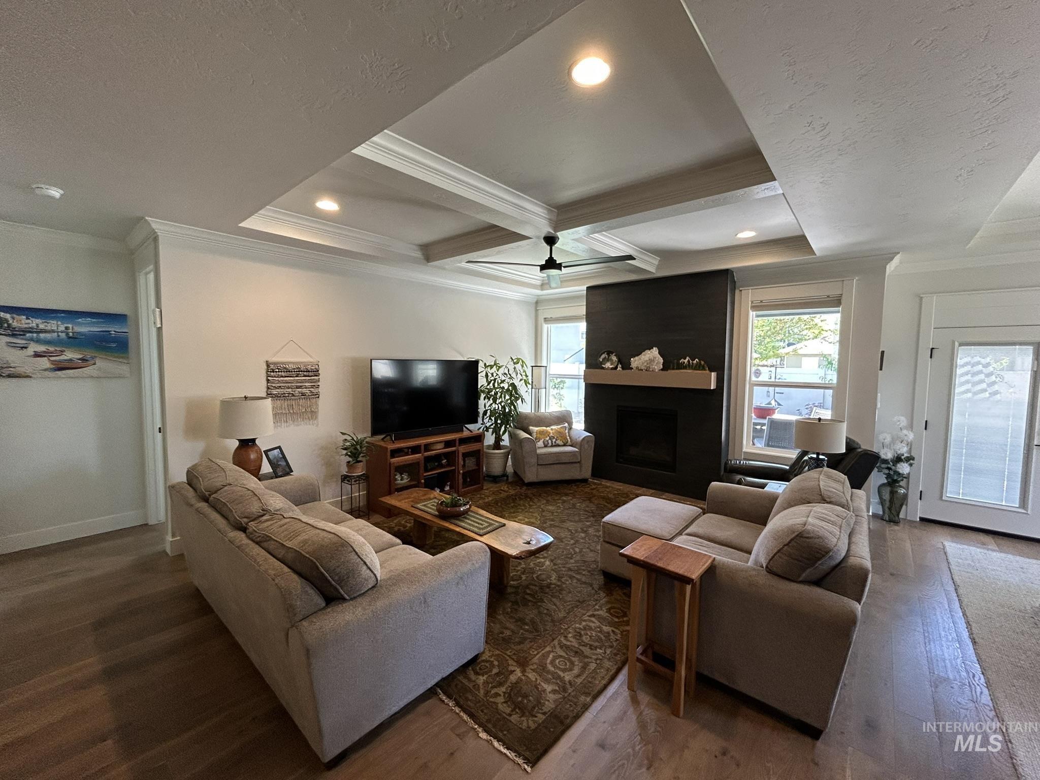 1127 E Territory St. Property Photo 9