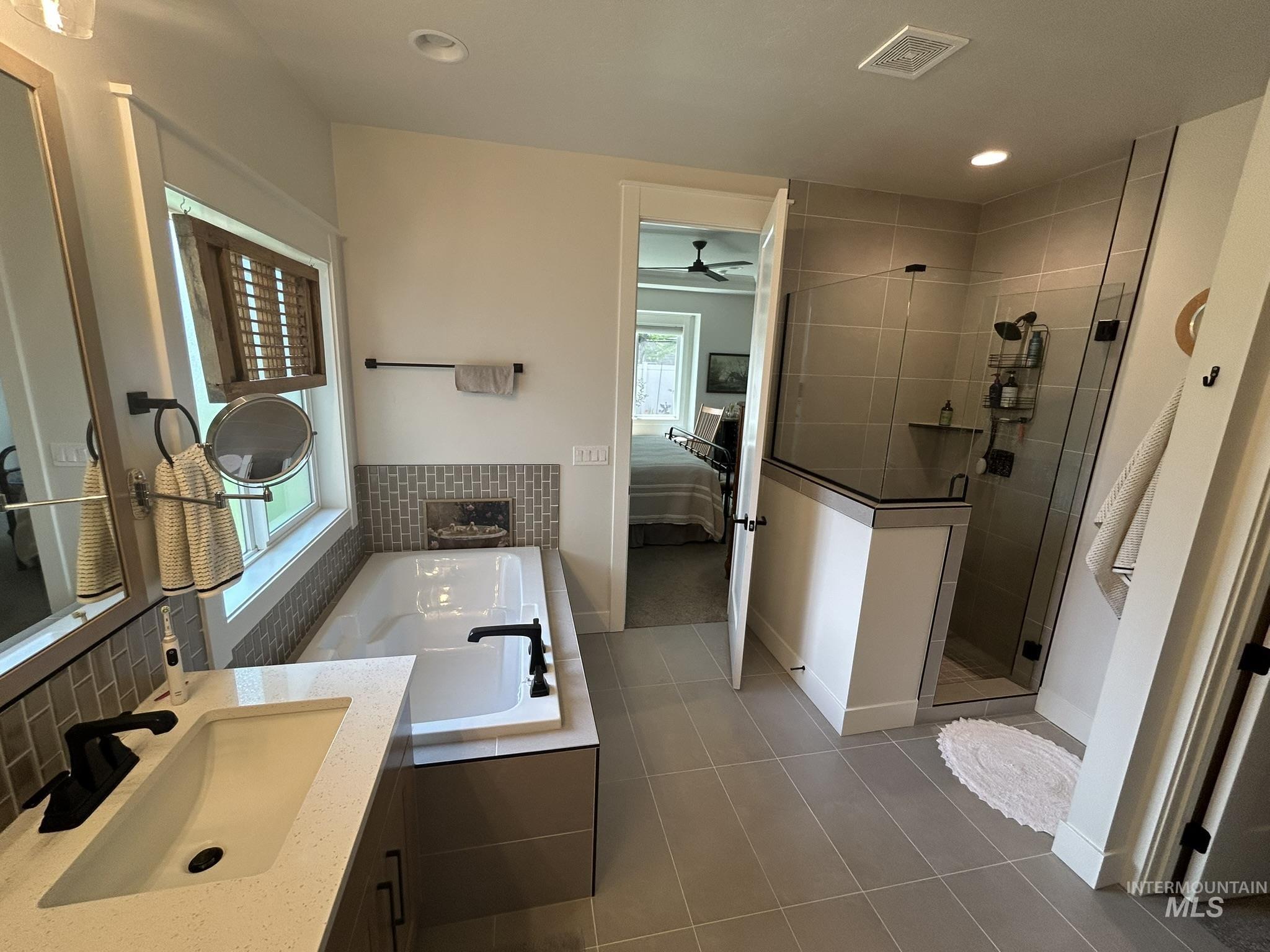 1127 E Territory St. Property Photo 22