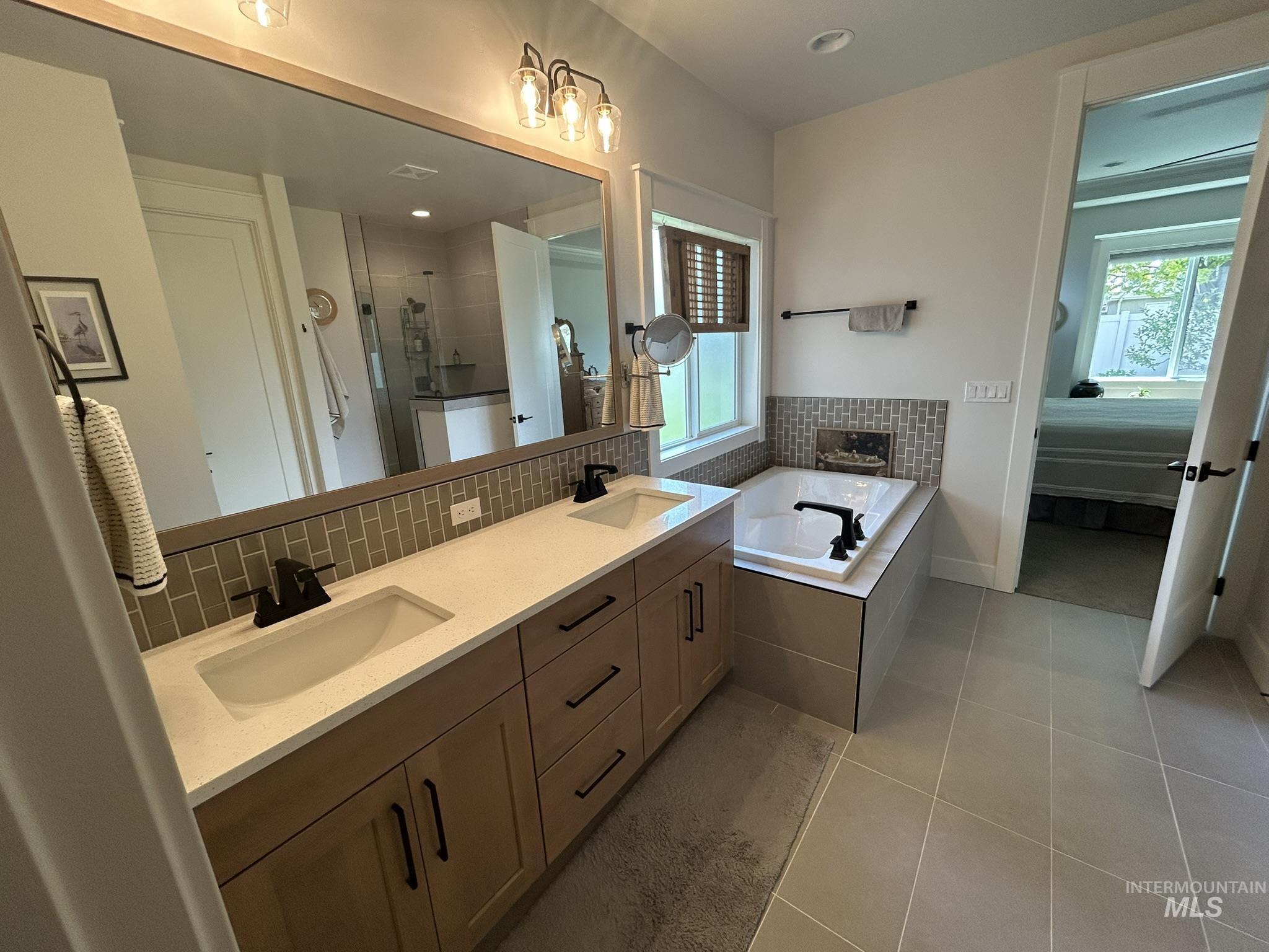 1127 E Territory St. Property Photo 24