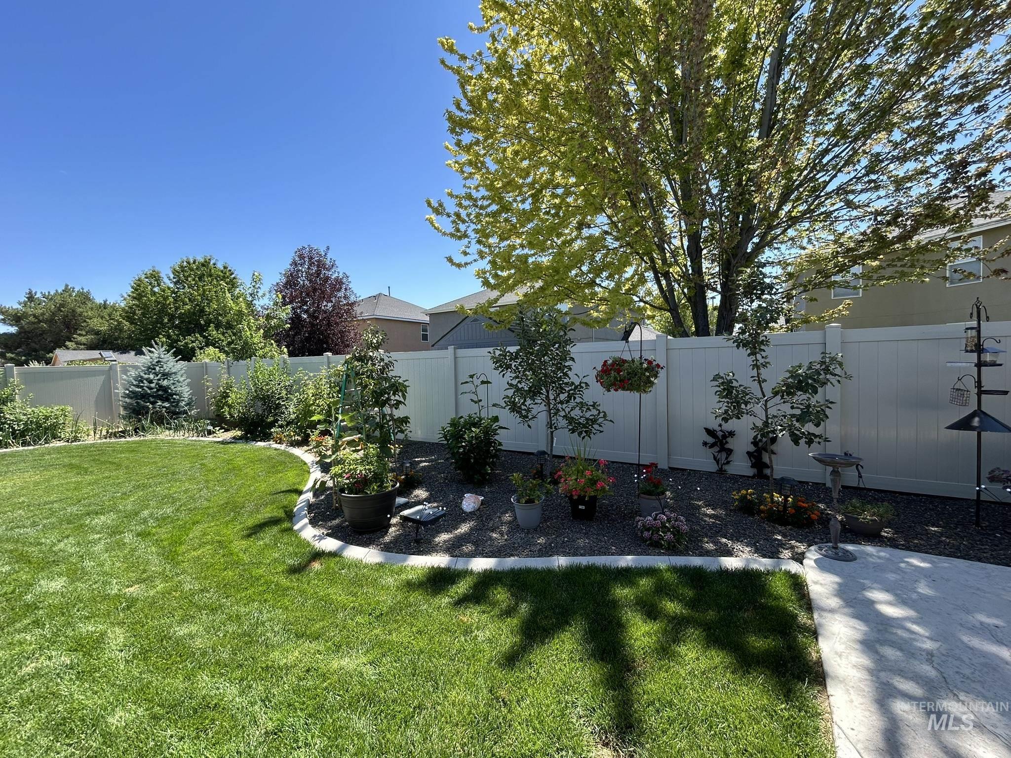 1127 E Territory St. Property Photo 46