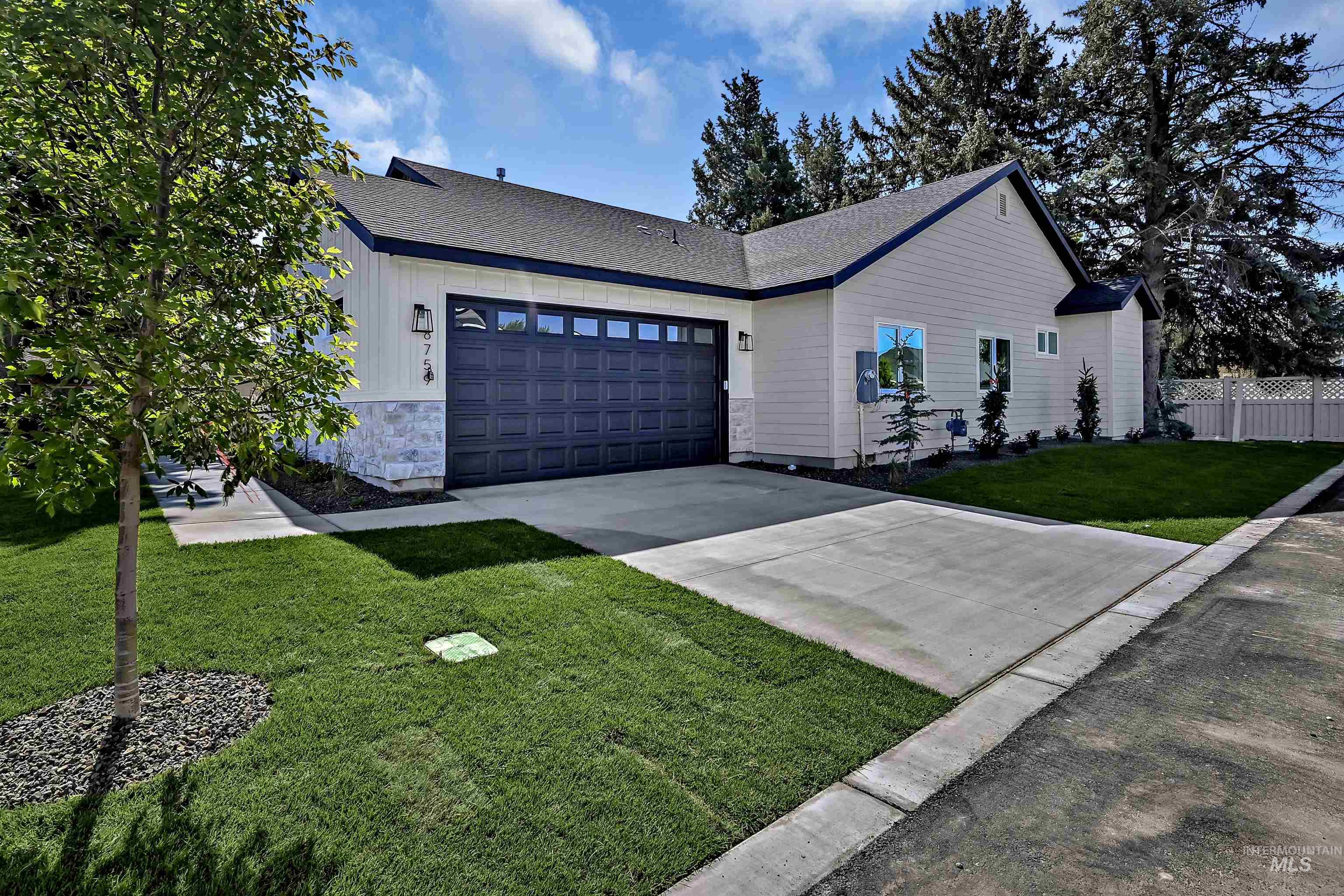 8759 W Dempsey St Property Photo 1