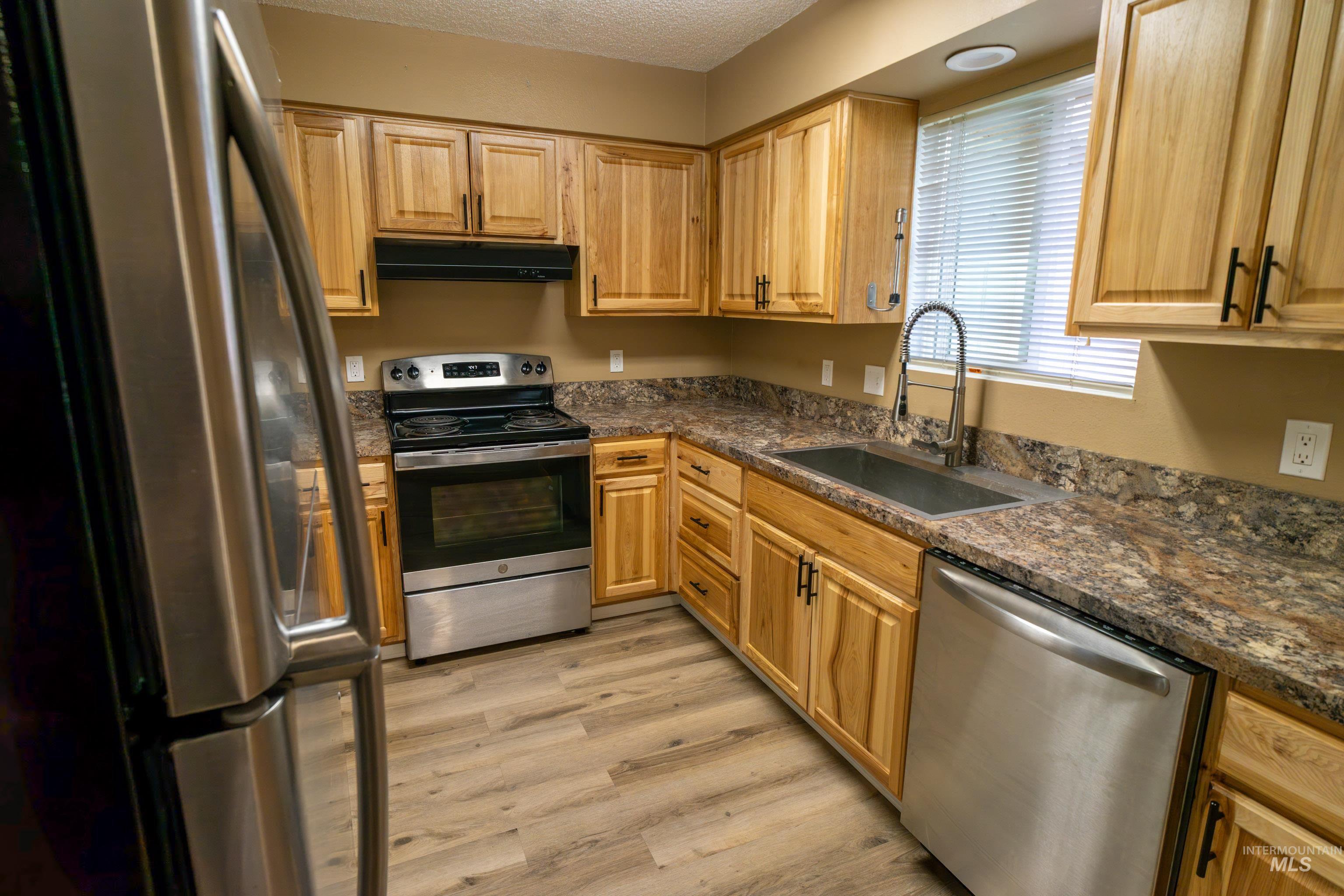 3129 1/2 8th Street C Property Photo 1