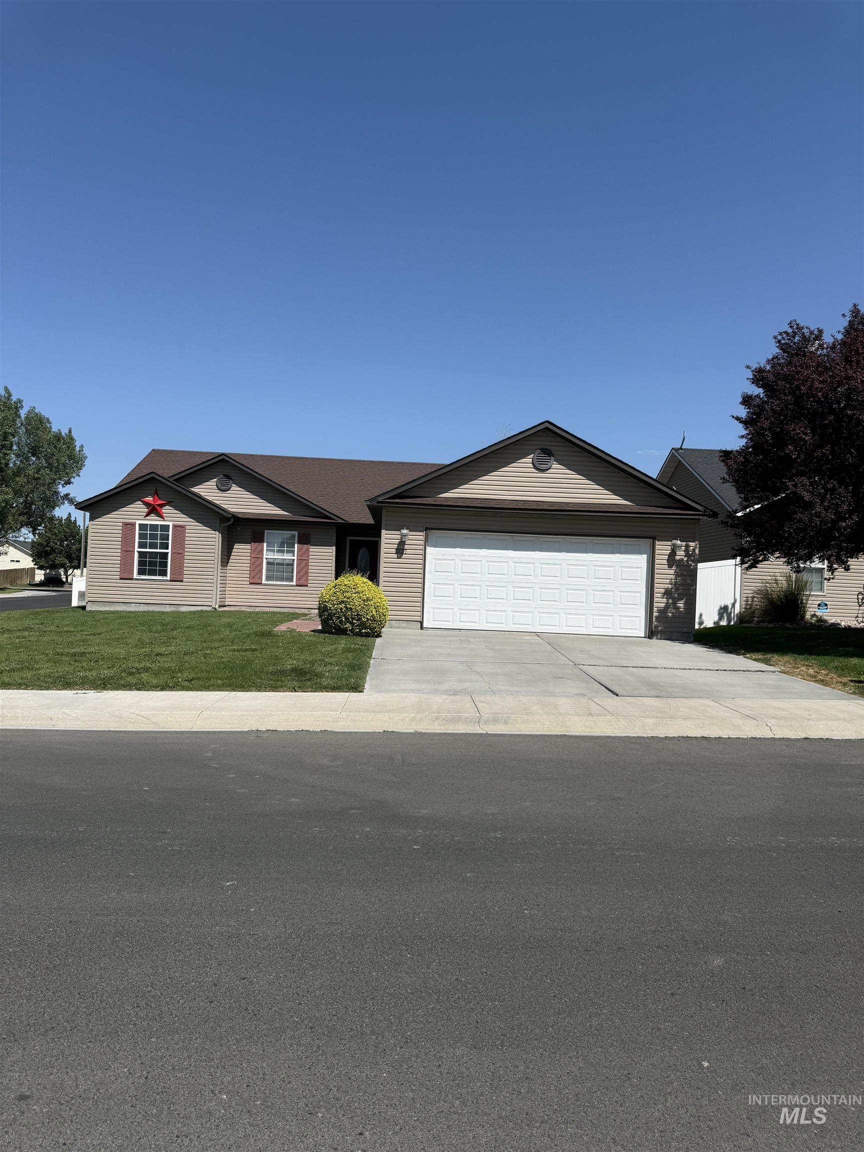 1527 Vista Rd
