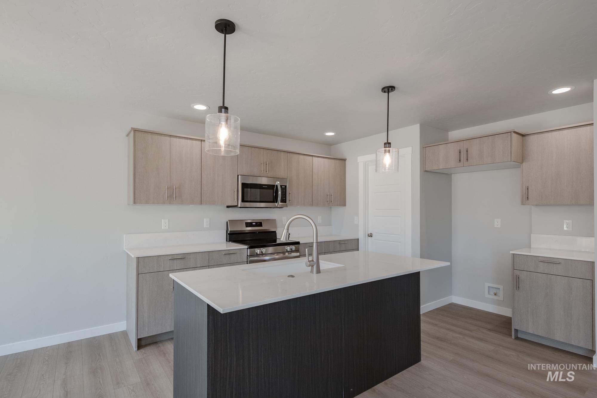 6223 W Naxos St Property Photo 4