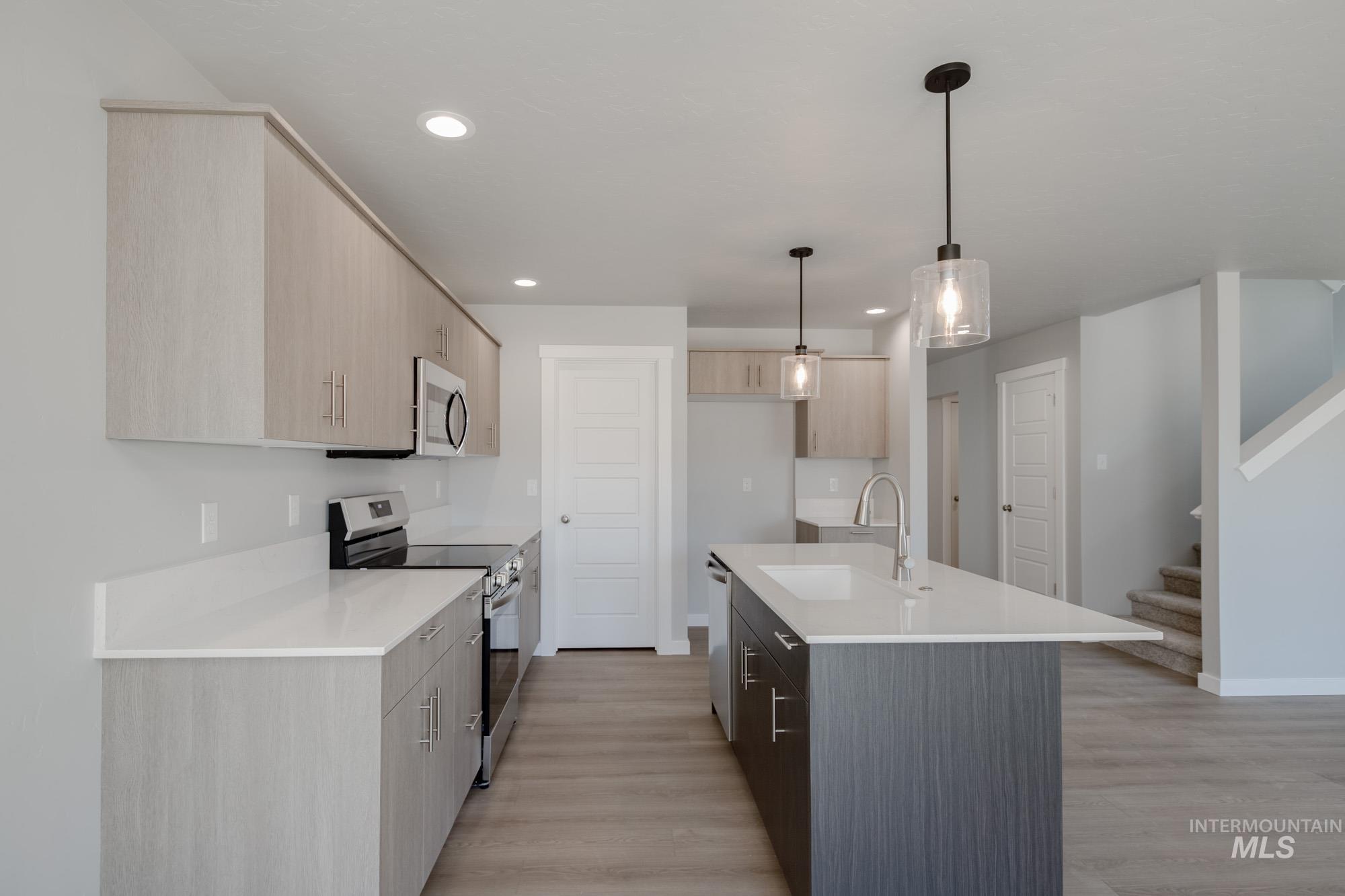 6223 W Naxos St Property Photo 7