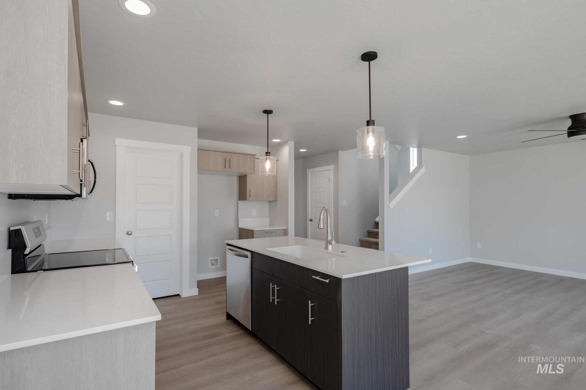 6223 W Naxos St Property Photo 8