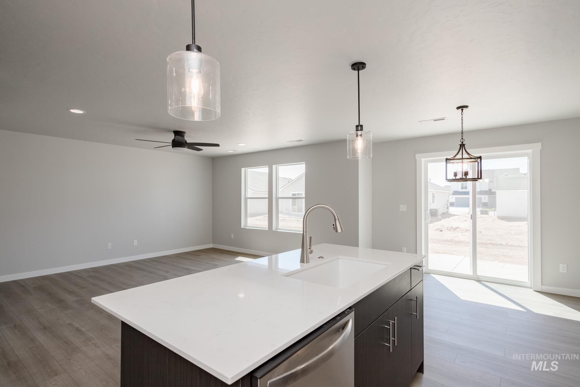 6223 W Naxos St Property Photo 10