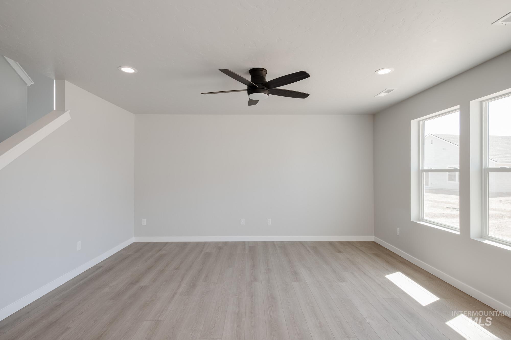 6223 W Naxos St Property Photo 13