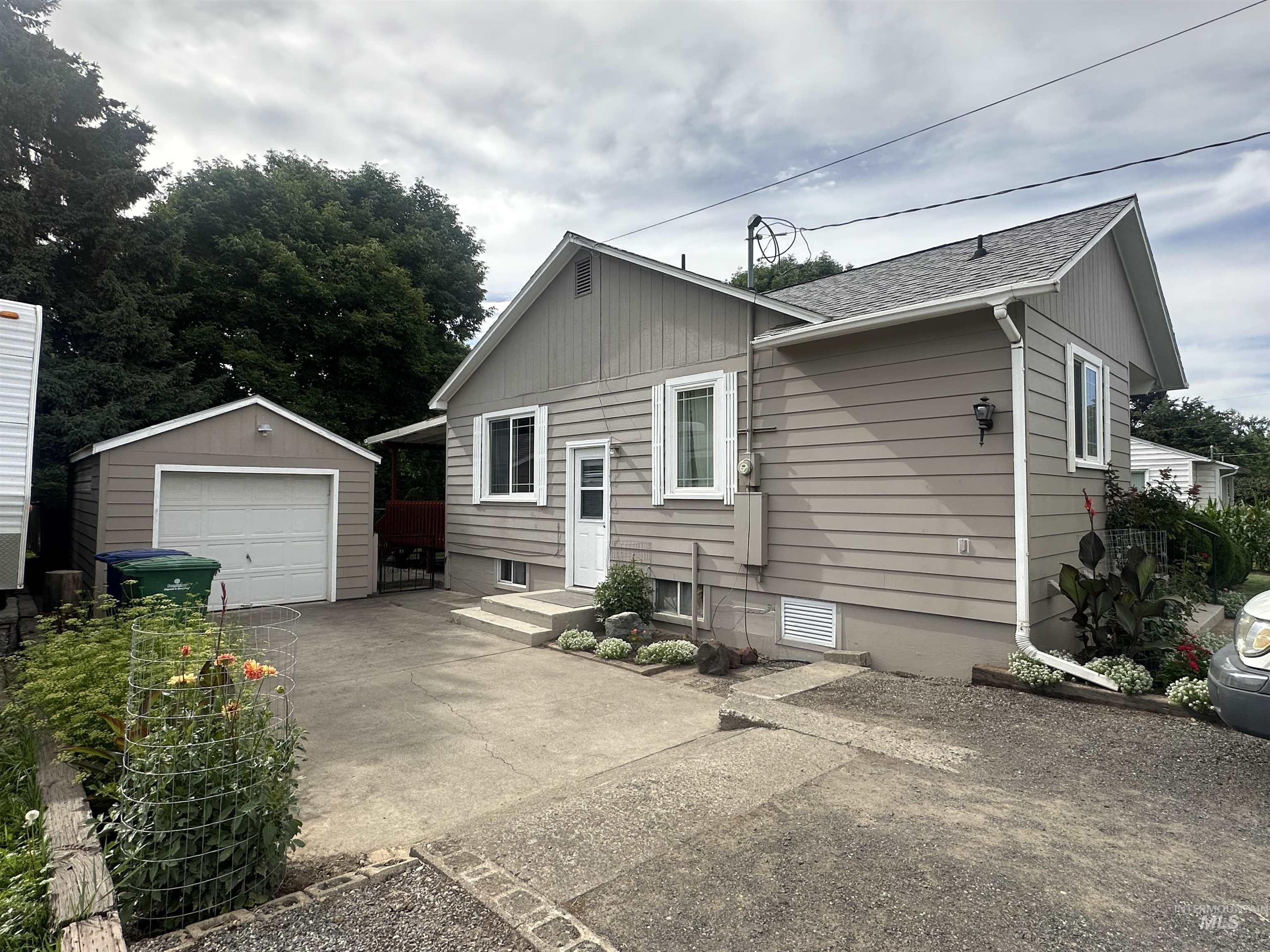 3324 8th Street Property Photo 4