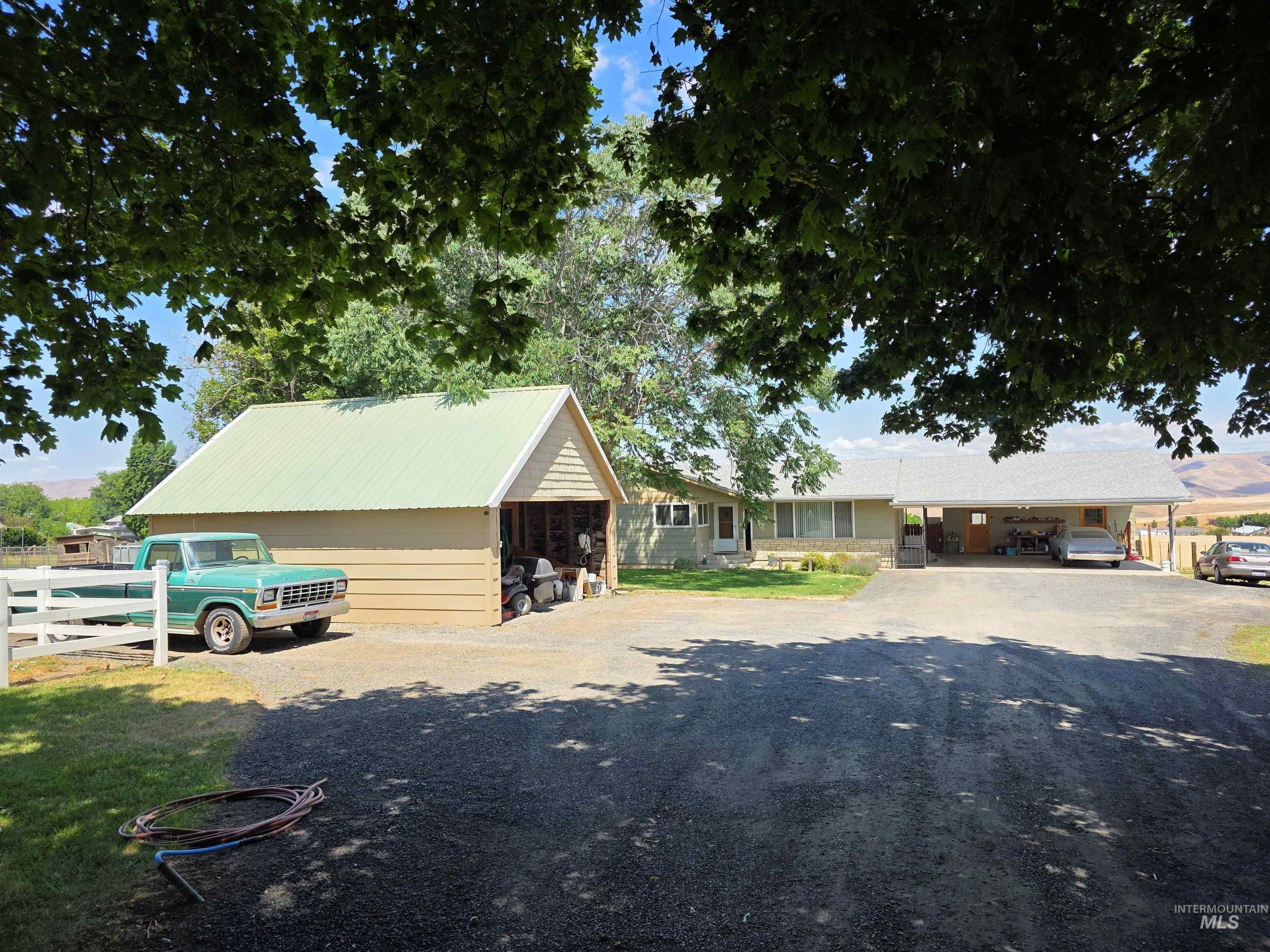 1225 Bryden Avenue Property Photo 2