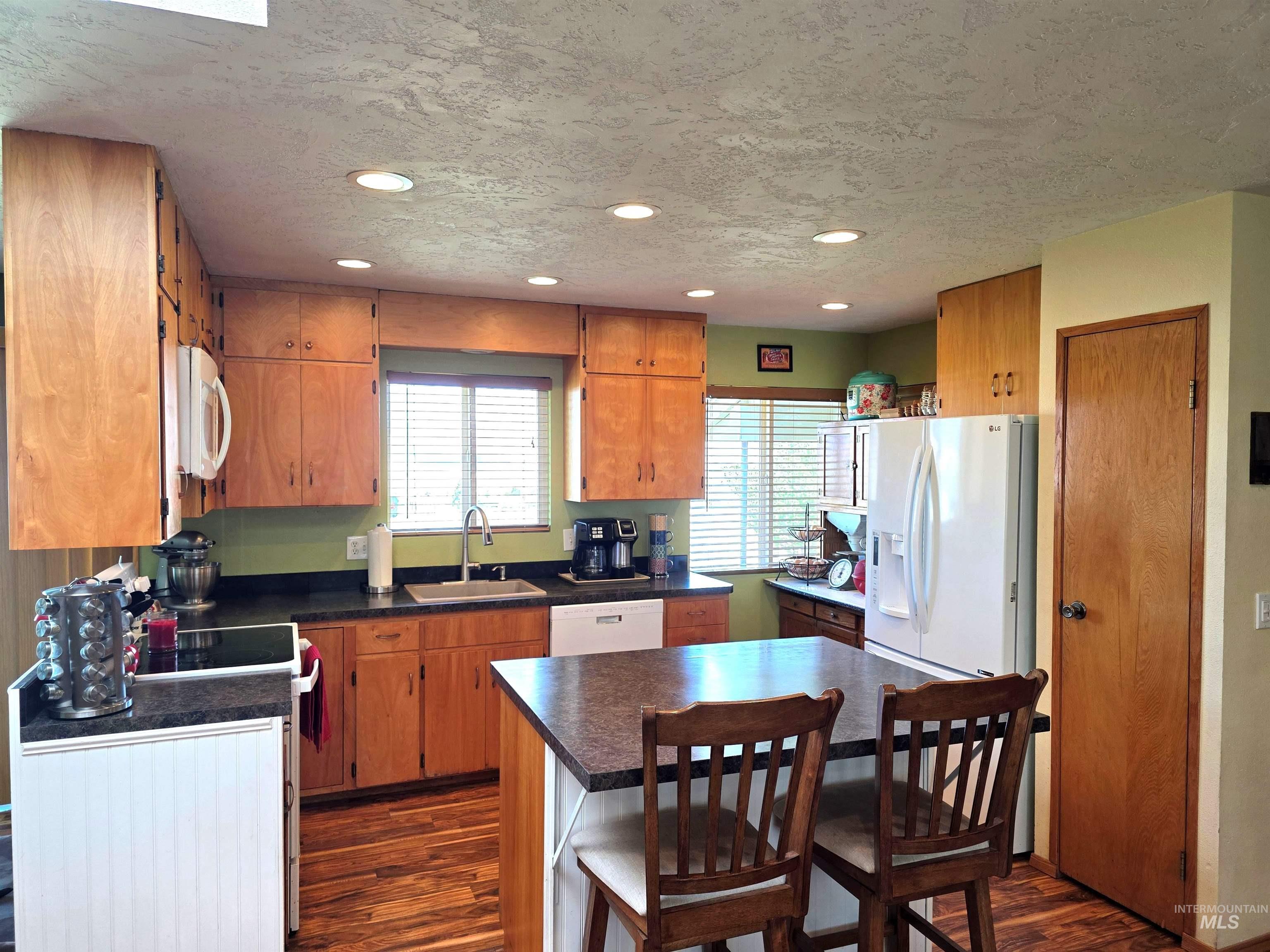 1225 Bryden Avenue Property Photo 7