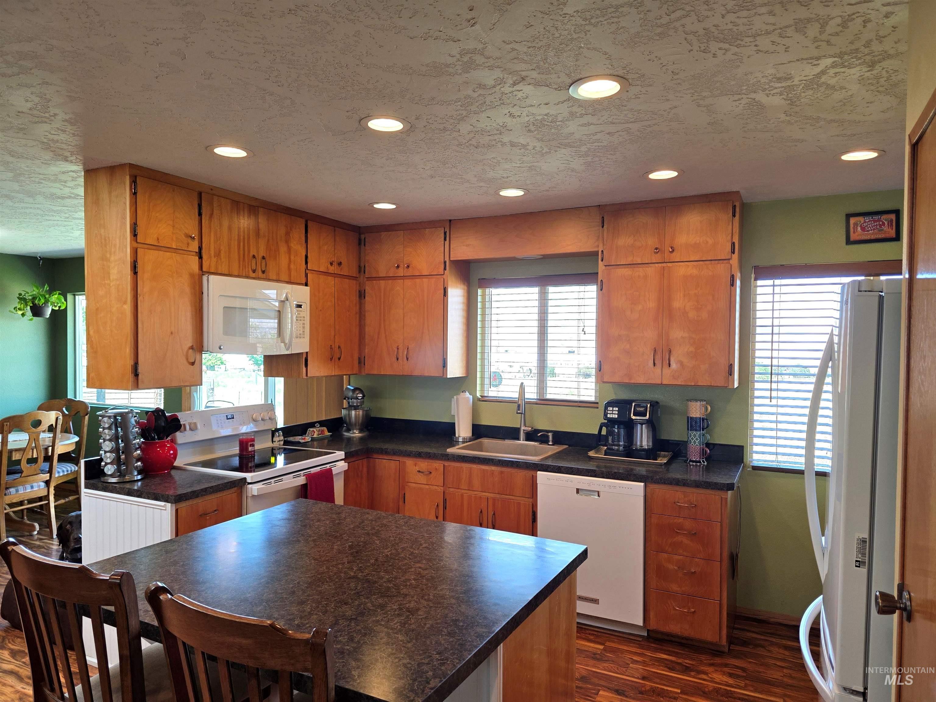1225 Bryden Avenue Property Photo 8