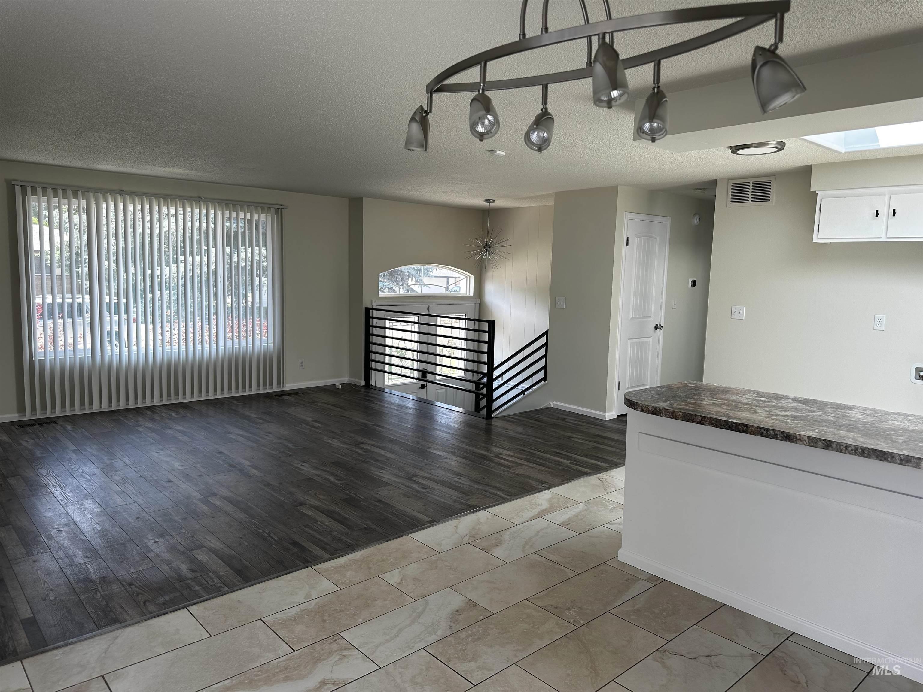 1714 W Bedford Ave Property Photo 5