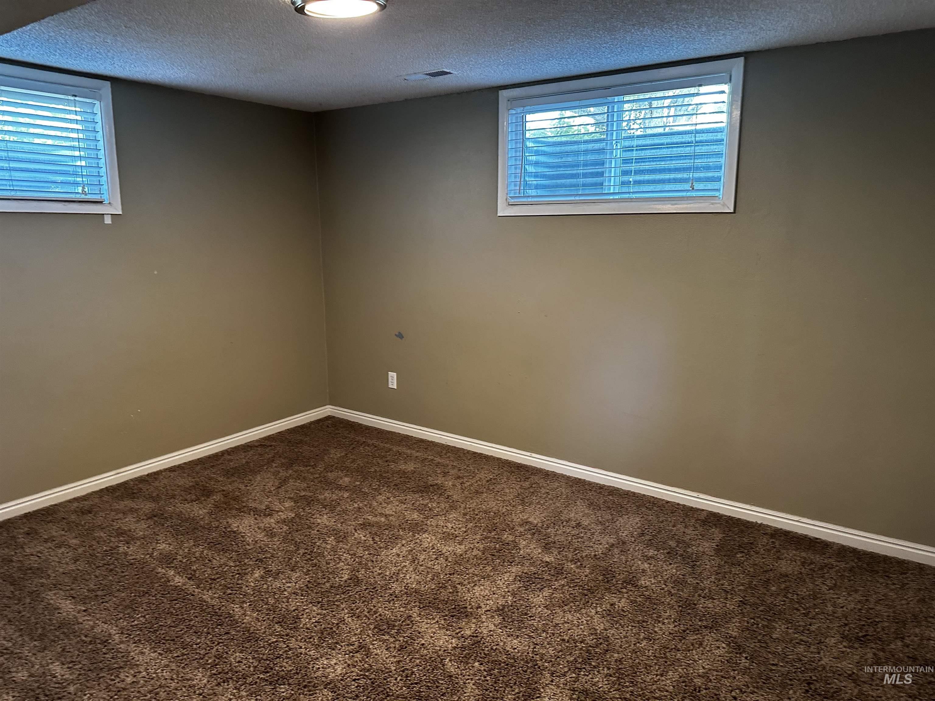 1714 W Bedford Ave Property Photo 9