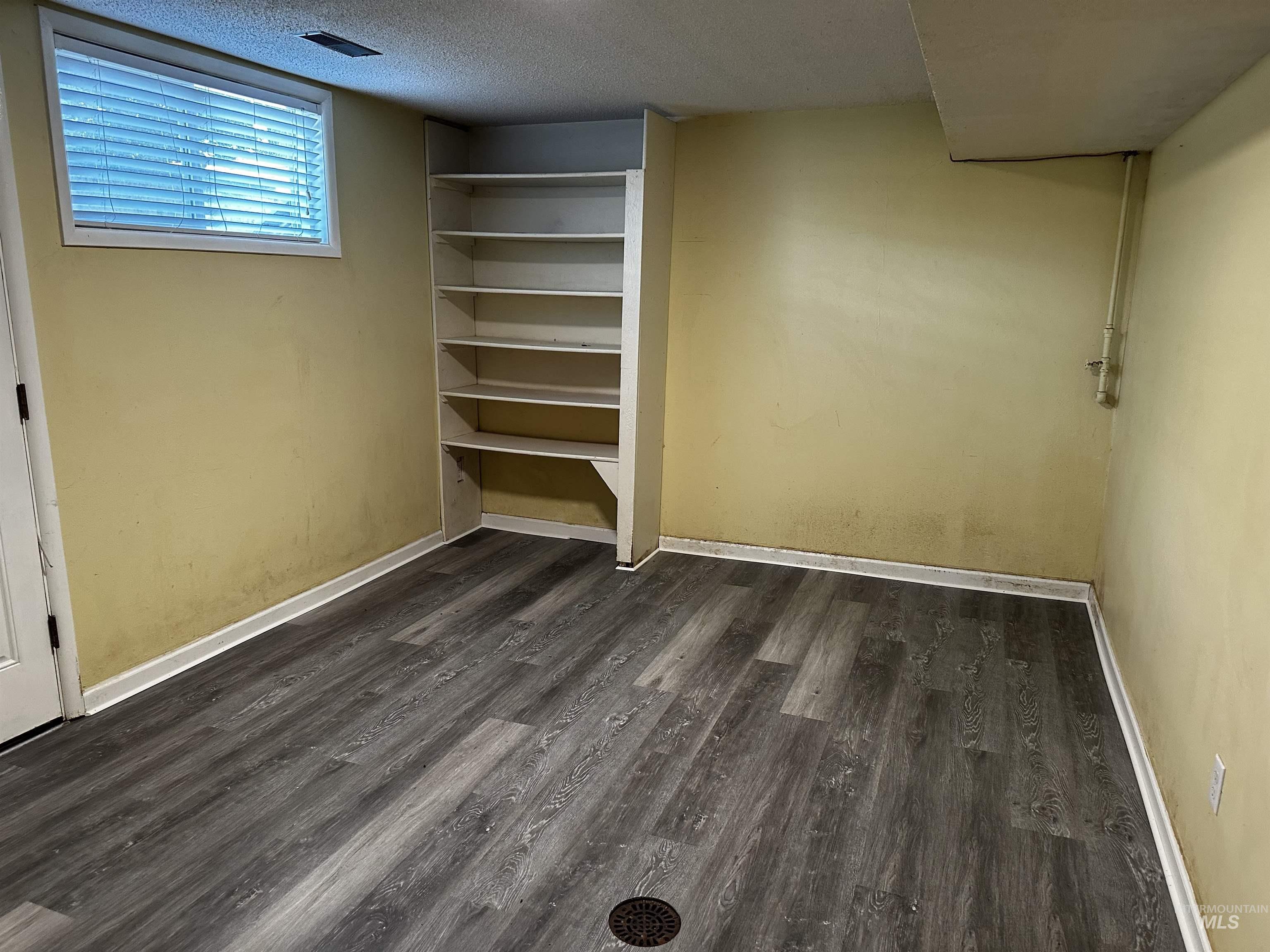 1714 W Bedford Ave Property Photo 11