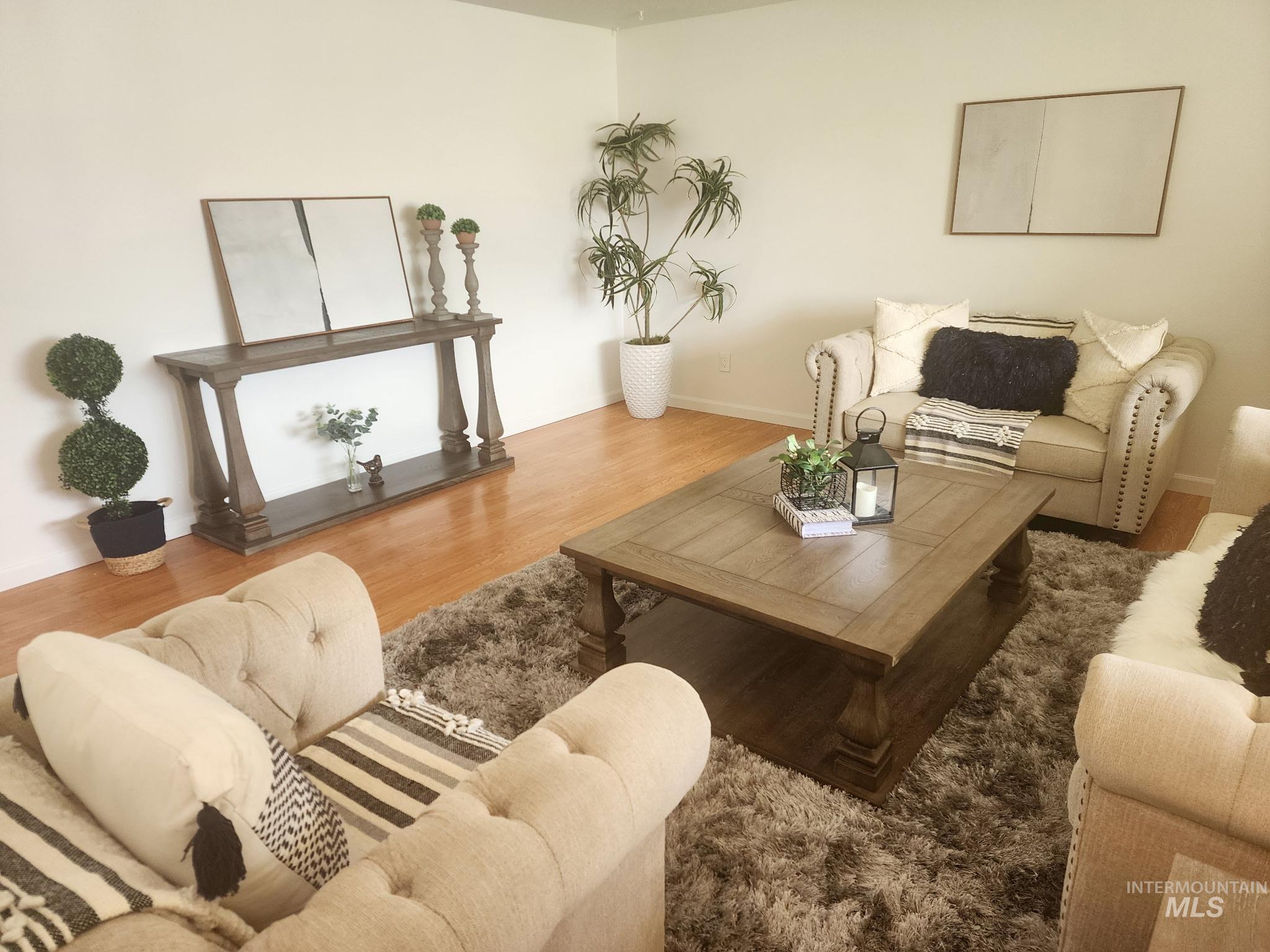 8004 W King St Property Photo 1