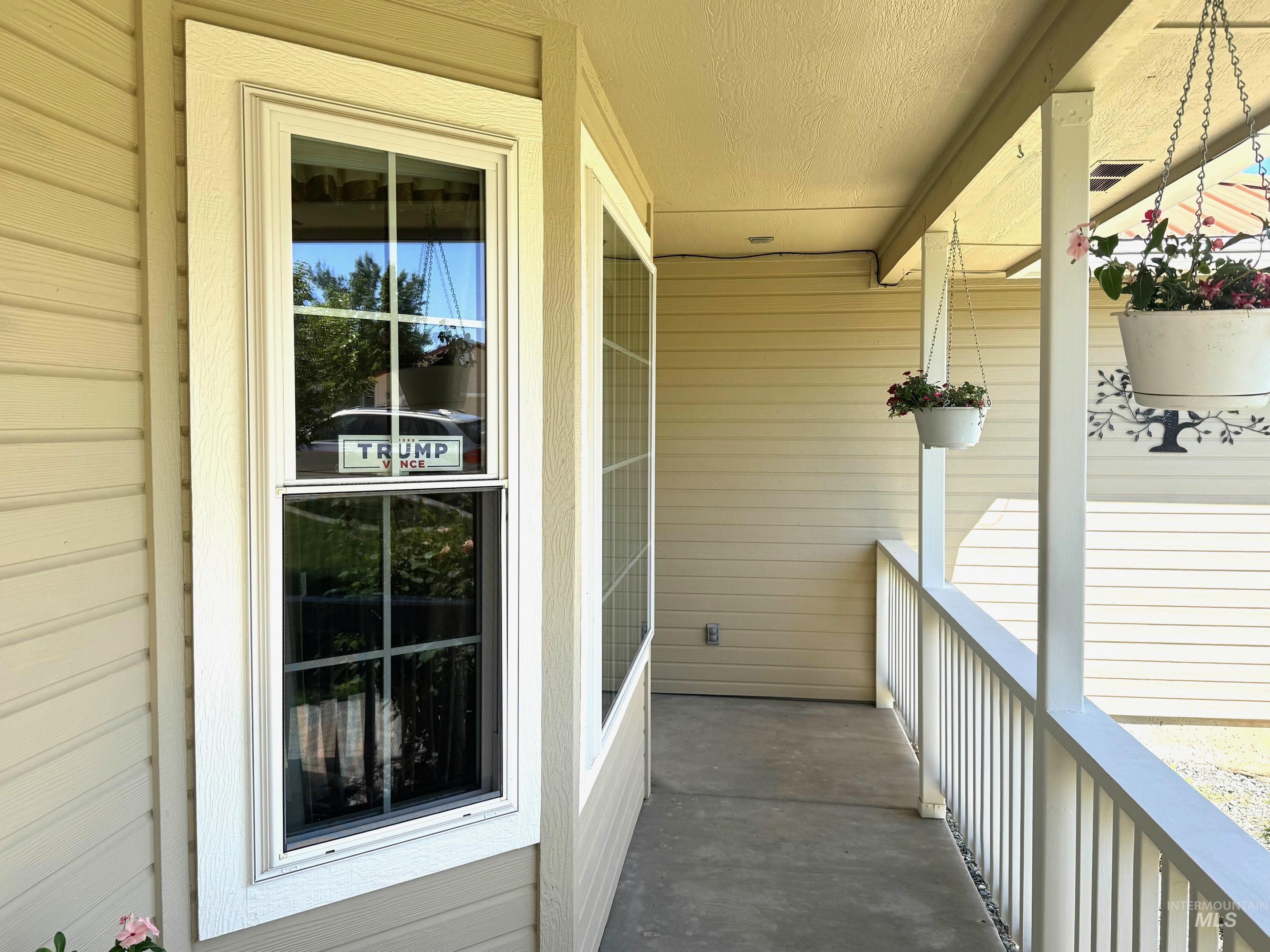 2060 Bonnie Drive Property Photo 3