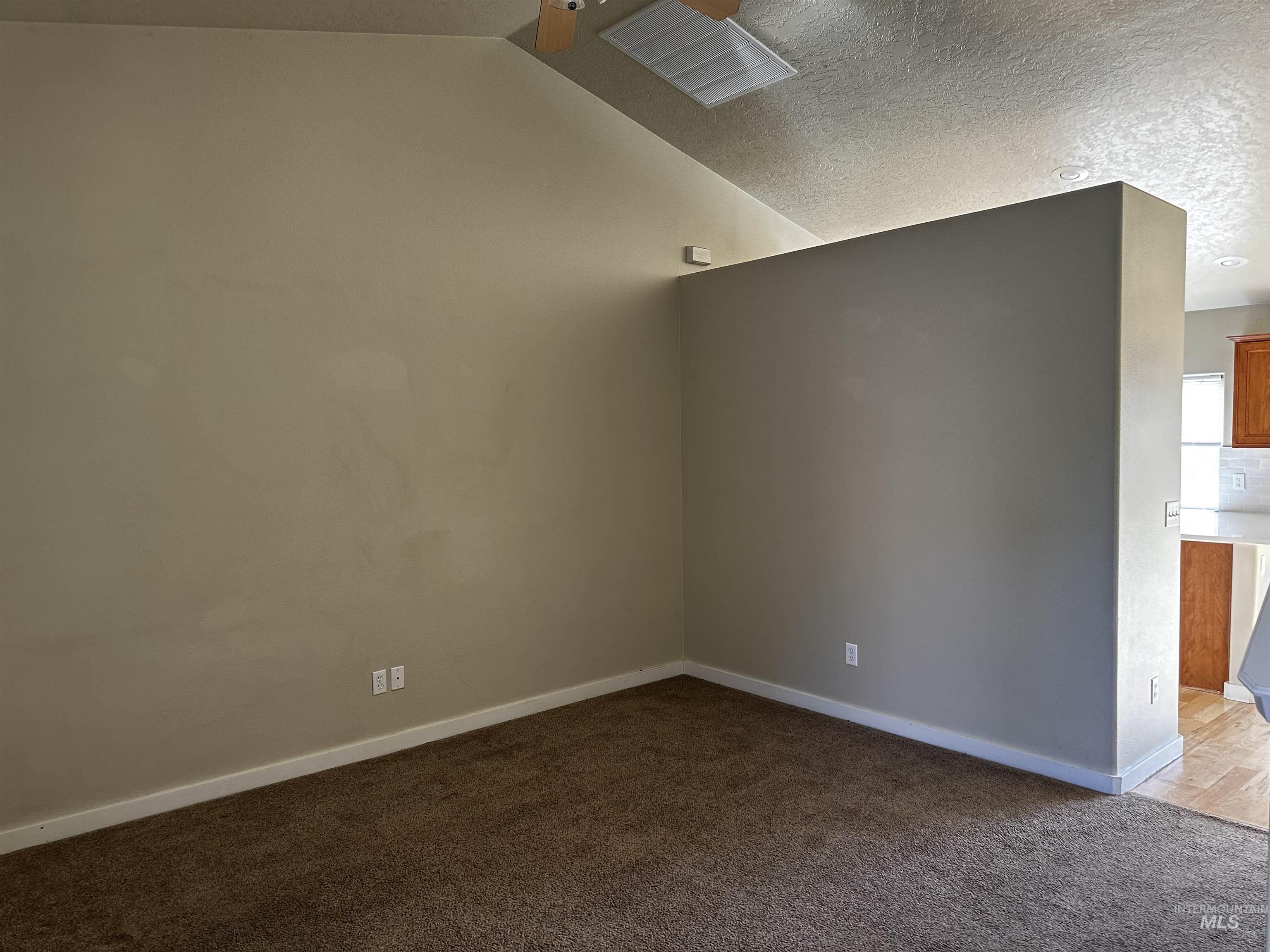 979 N Wolfsburg Ave Property Photo 2