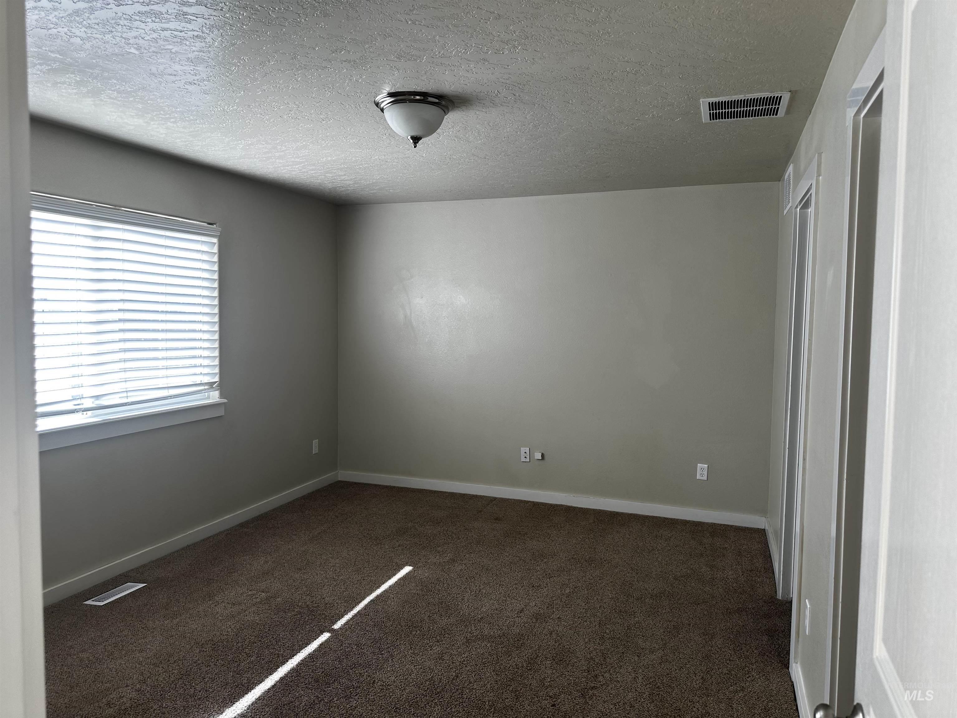 979 N Wolfsburg Ave Property Photo 6