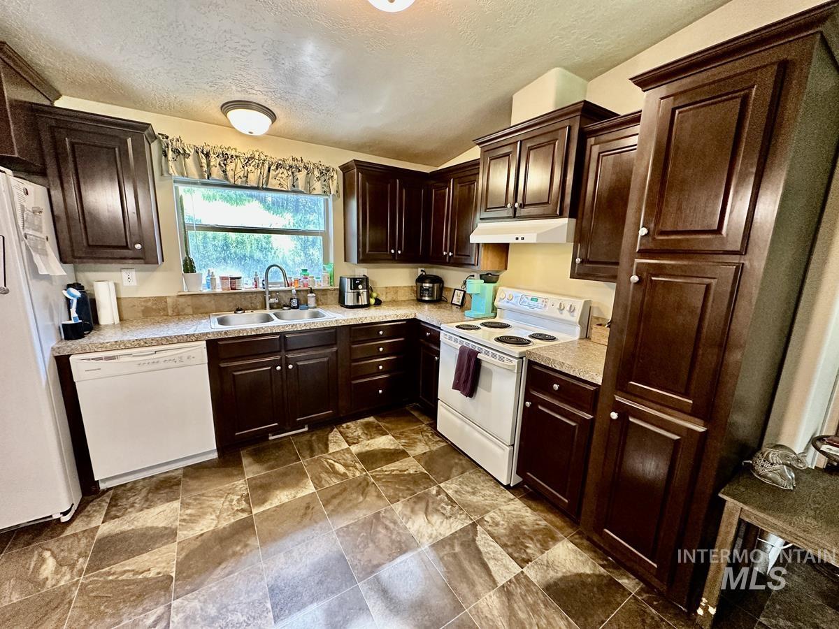 89 E Prospectors Drive Property Photo 7