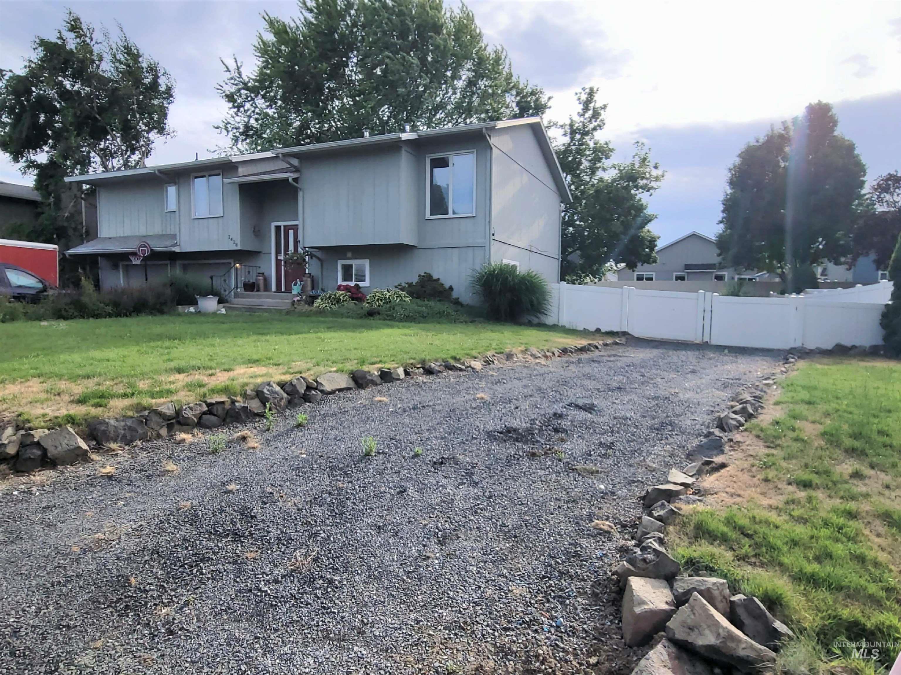 2428 Westwood Ct. Property Photo 2