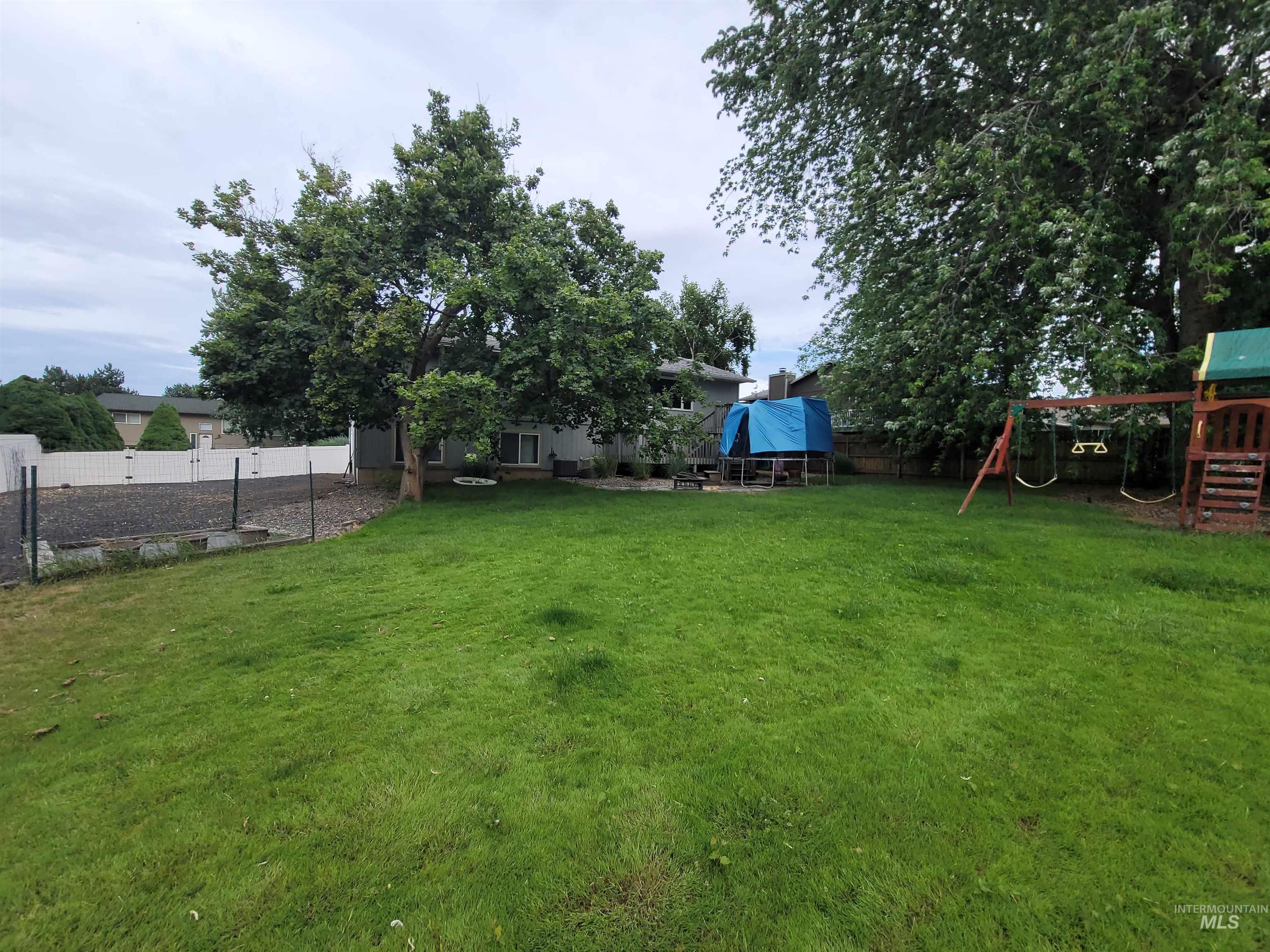2428 Westwood Ct. Property Photo 3