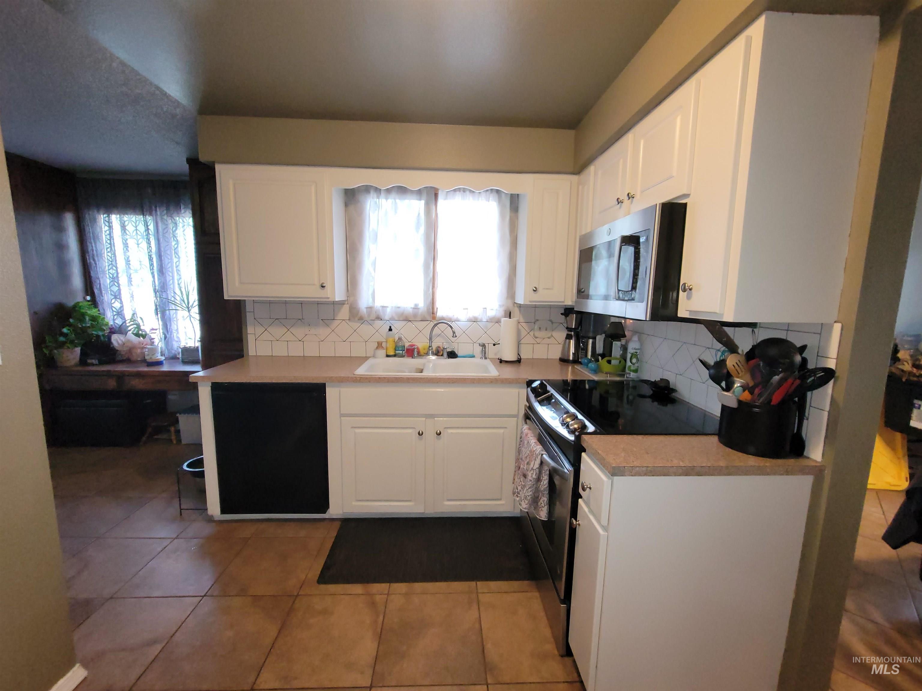 2428 Westwood Ct. Property Photo 3