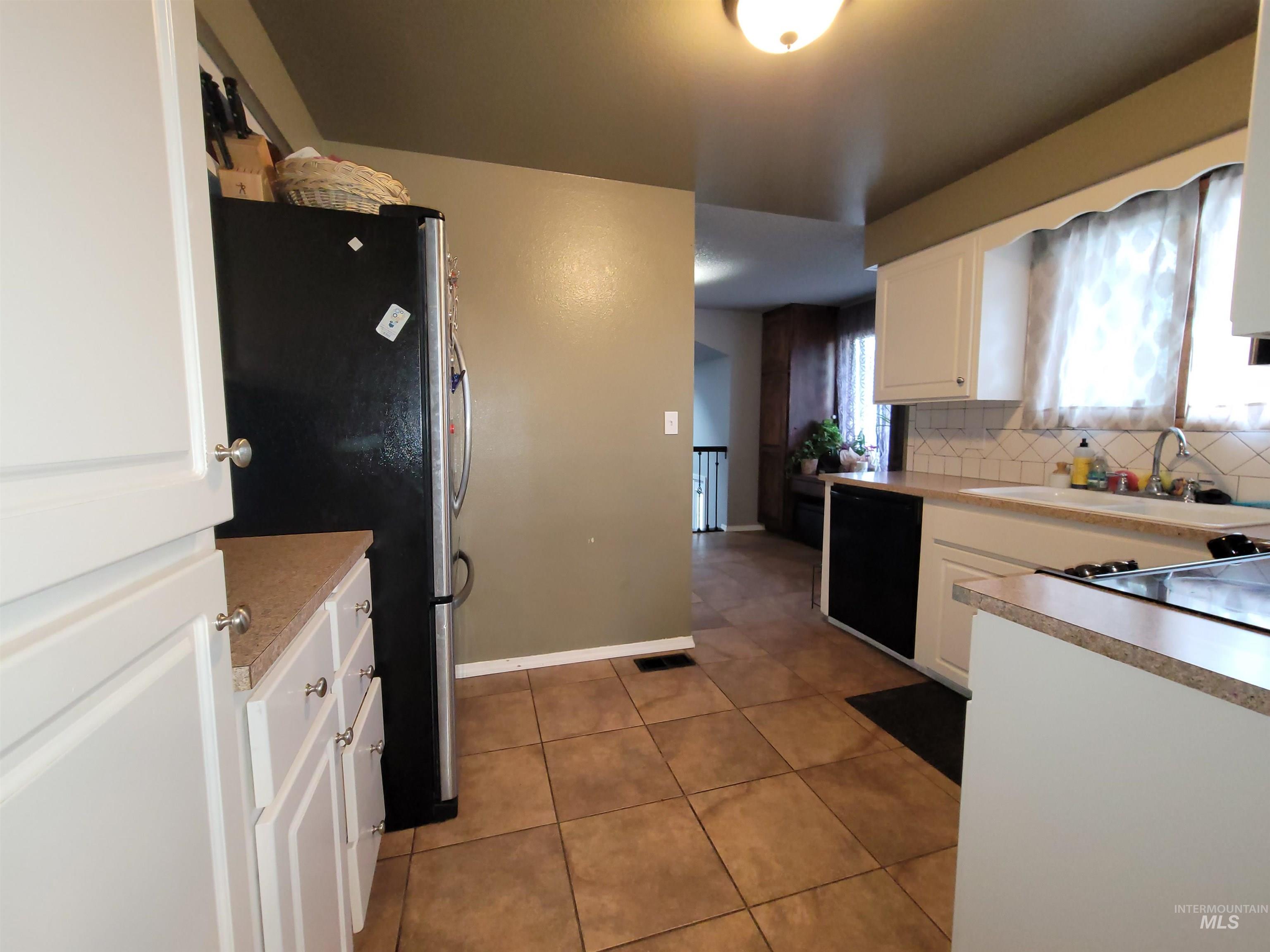 2428 Westwood Ct. Property Photo 4