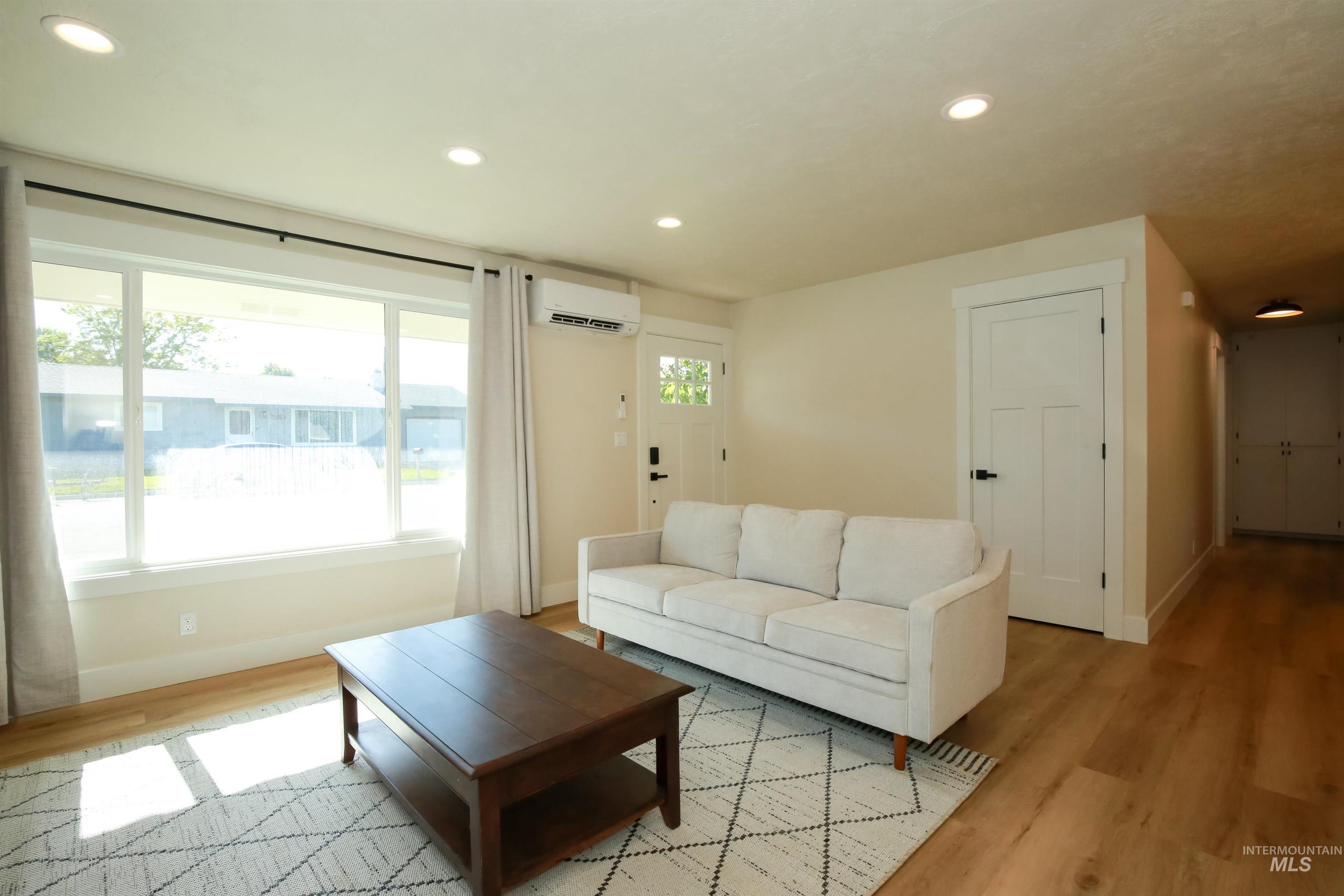 801 Oregon Ave Property Photo 3