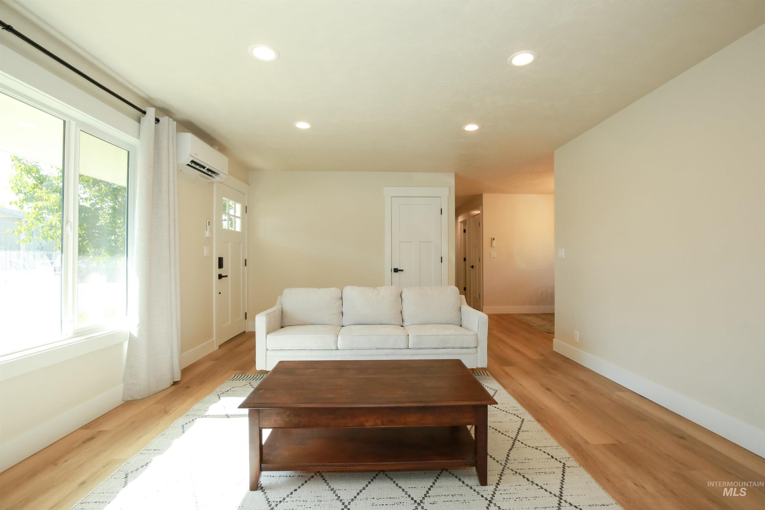 801 Oregon Ave Property Photo 4