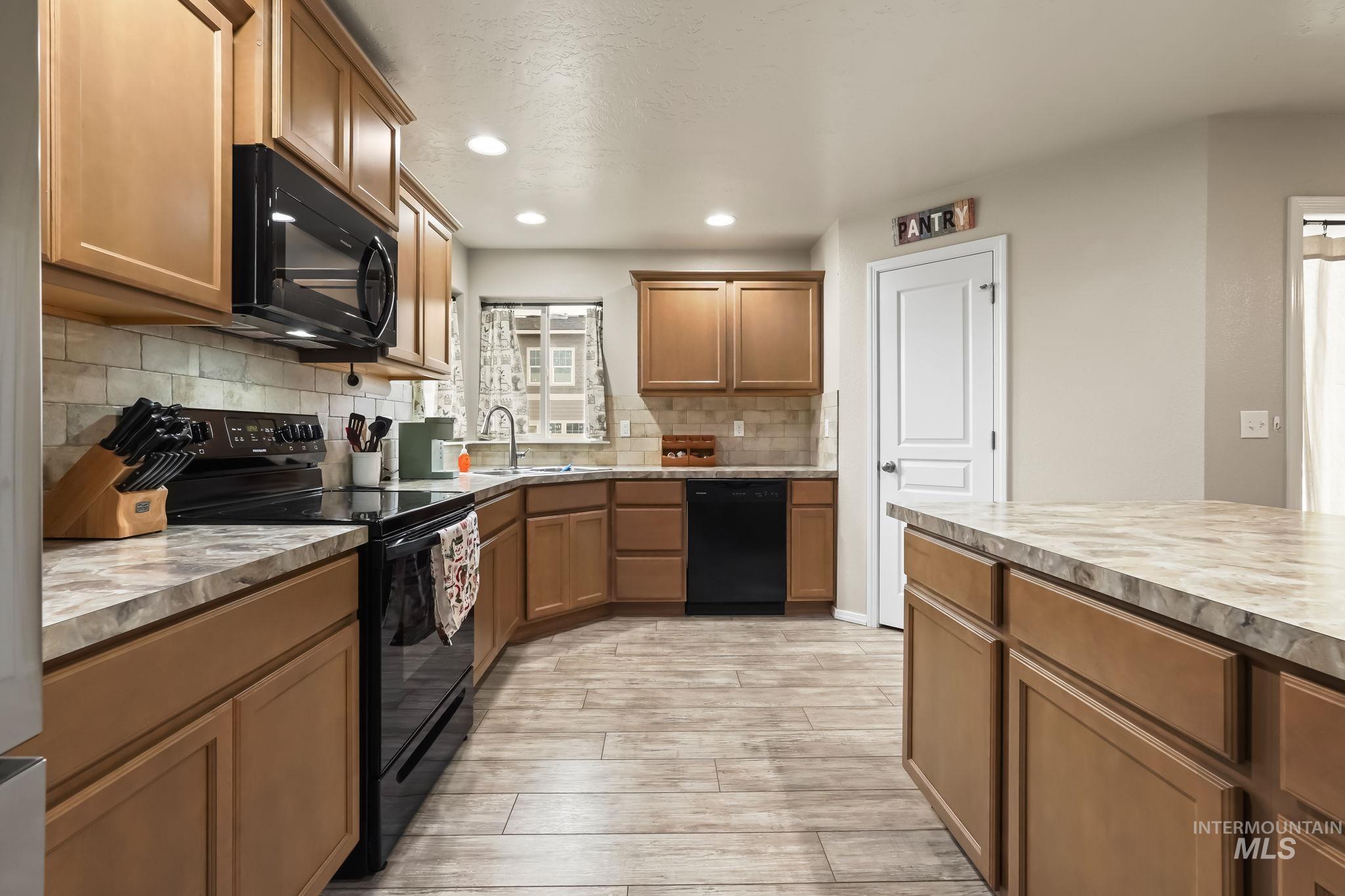 13330 Bloomfield Dr Property Photo 20