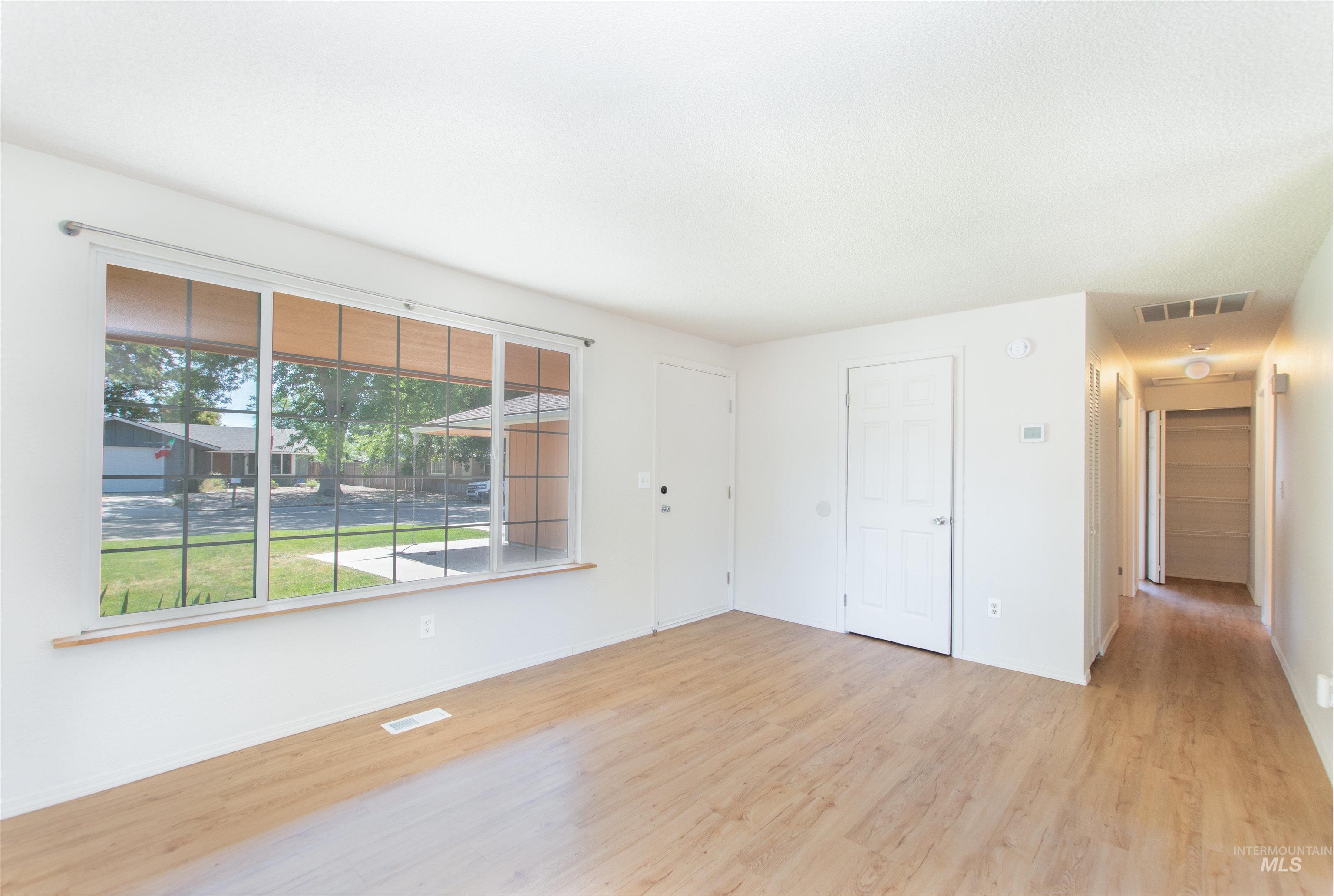 1221 N La Cresta Ave Property Photo 3