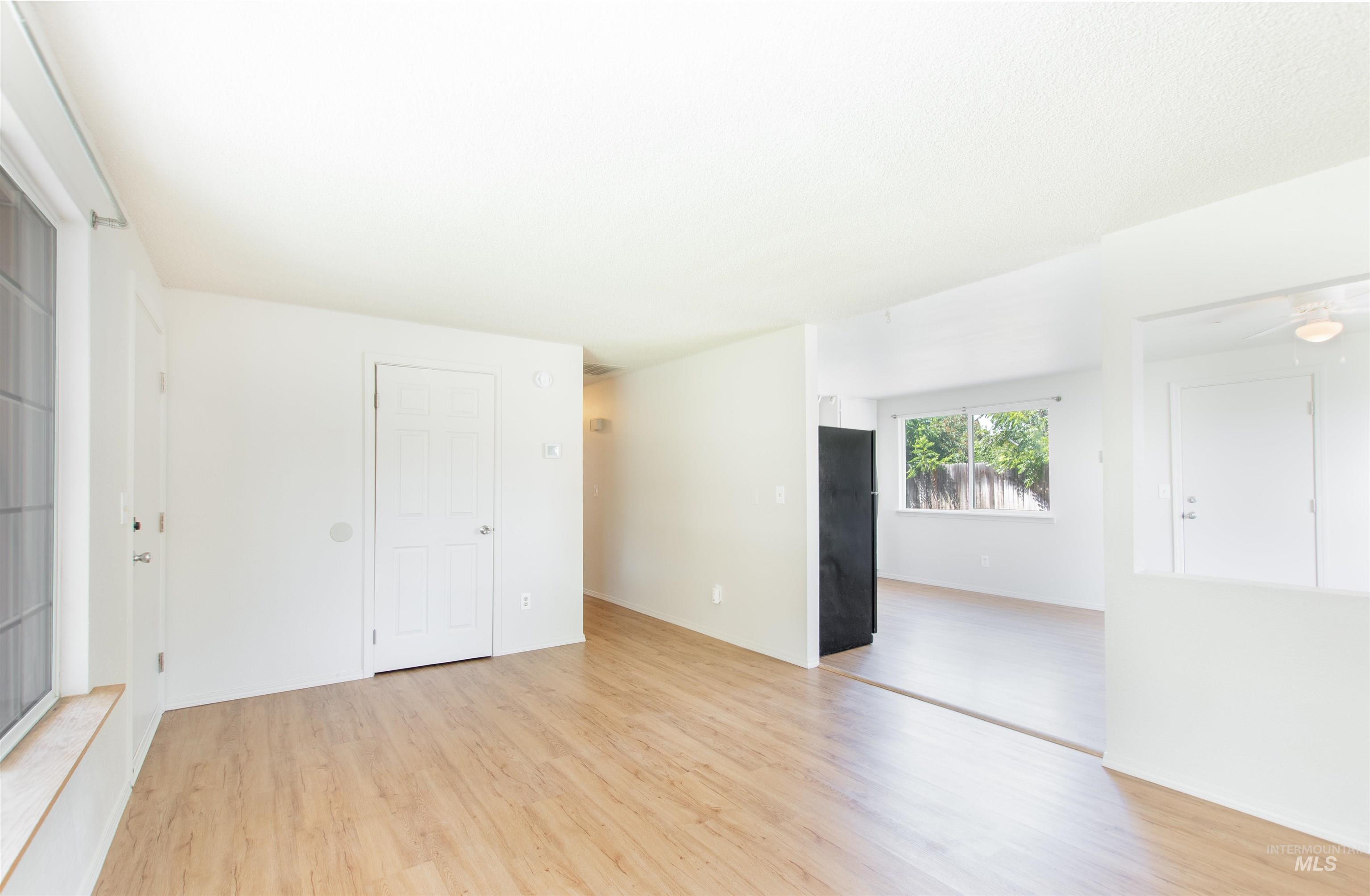 1221 N La Cresta Ave Property Photo 6